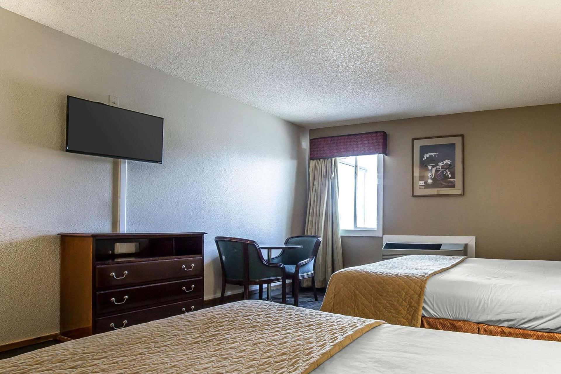 Rodeway Inn Cheyenne I-80 East photo 6