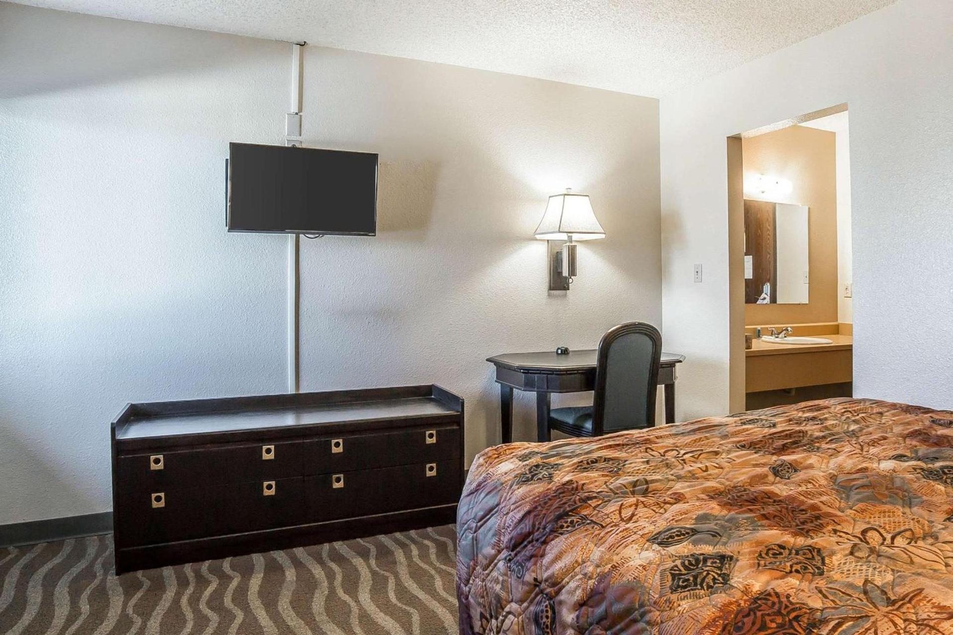 Rodeway Inn Cheyenne I-80 East photo 9