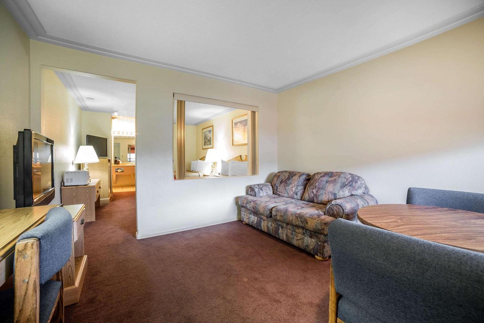 Rodeway Inn Pronghorn Lodge photo 17