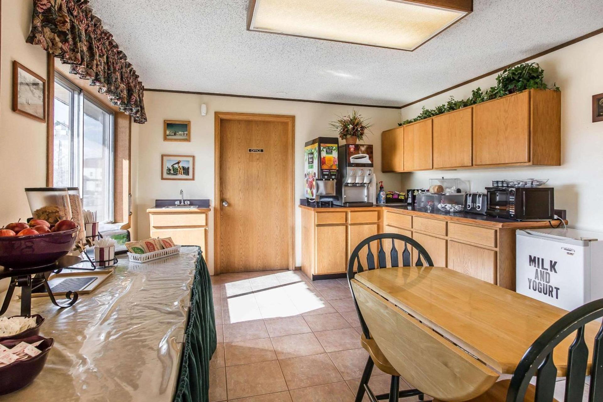Rodeway Inn Pronghorn Lodge photo 11