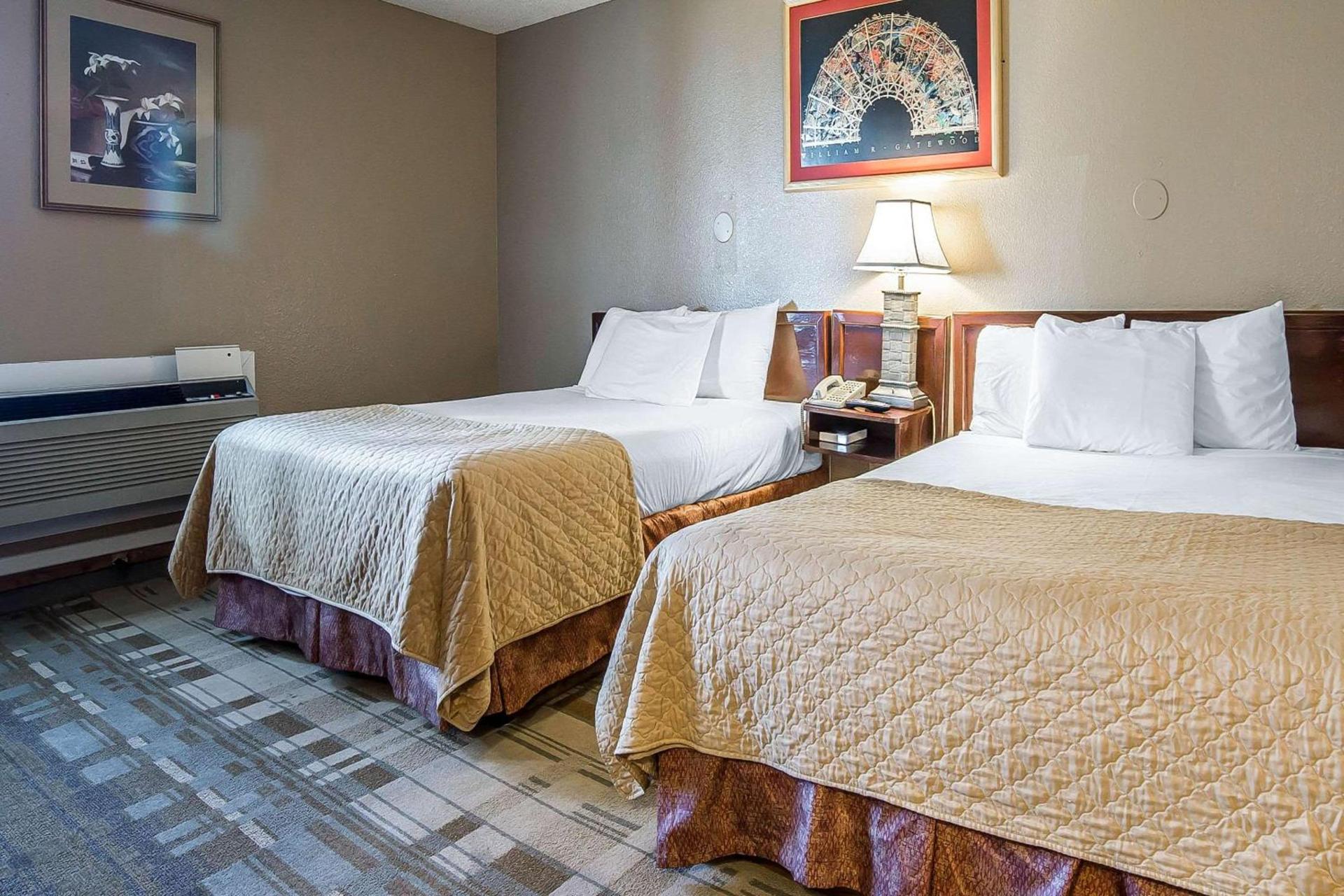 Rodeway Inn Cheyenne I-80 East photo 12