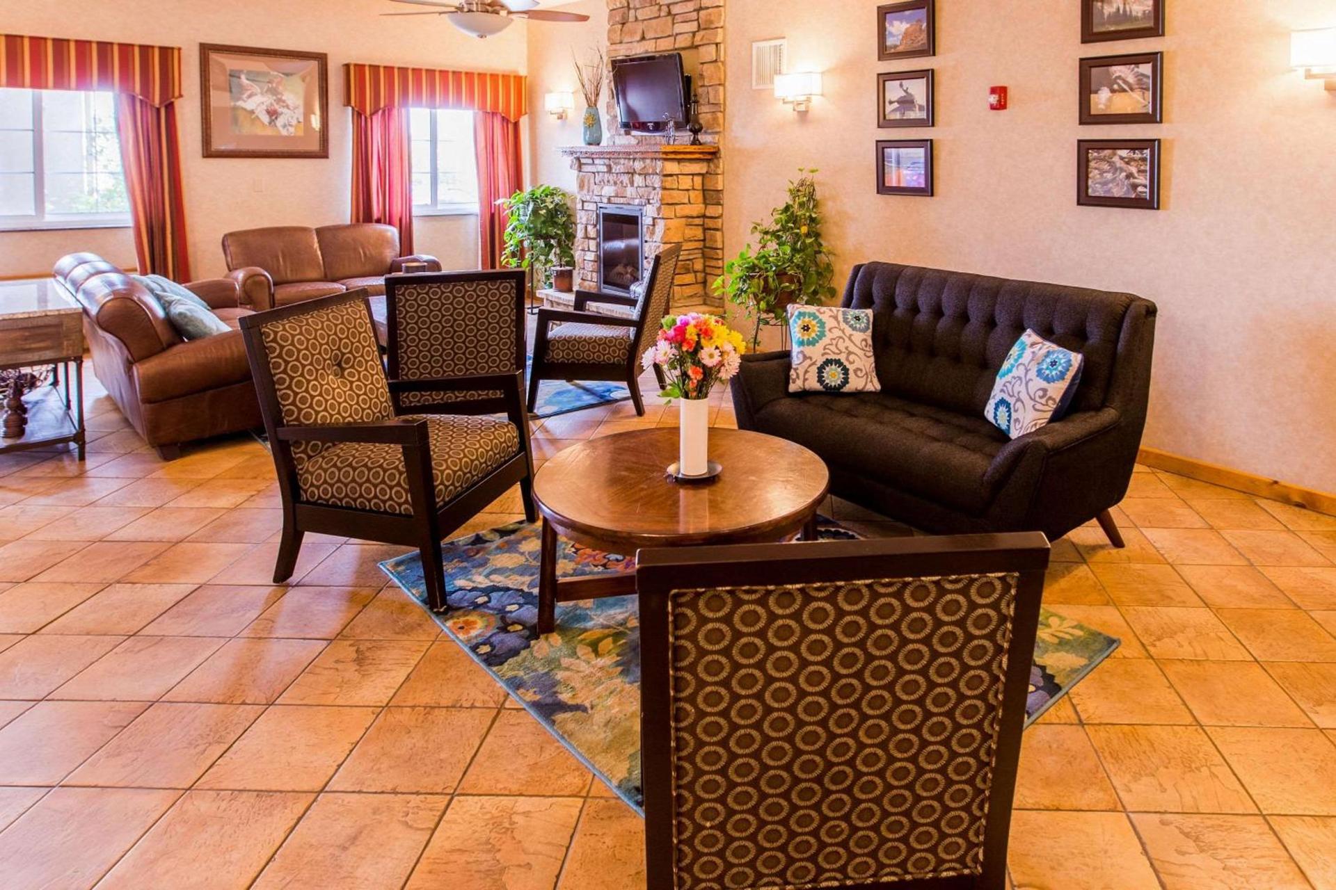 Quality Inn & Suites University photo 7