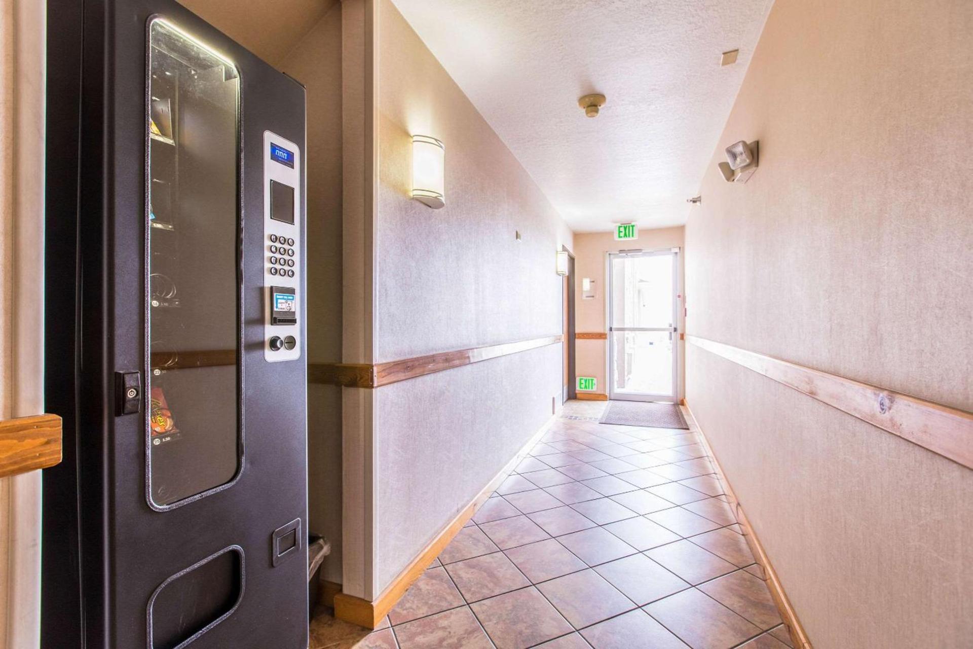 Quality Inn & Suites University photo 47