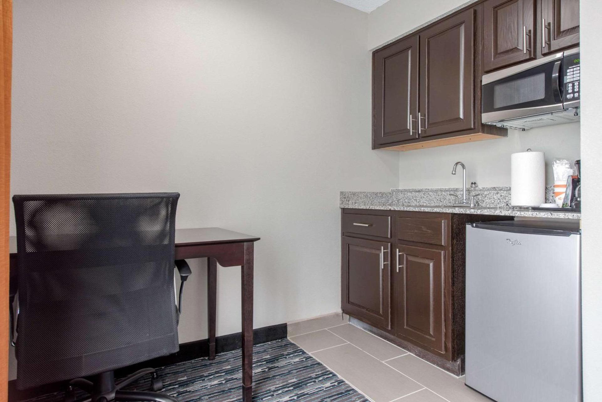 Quality Inn & Suites Brownsburg - Indianapolis West photo 29