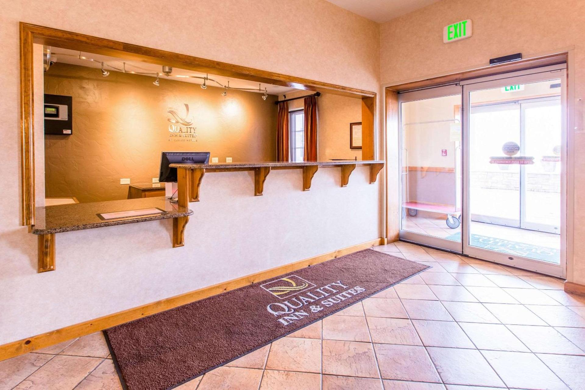 Quality Inn & Suites University photo 9