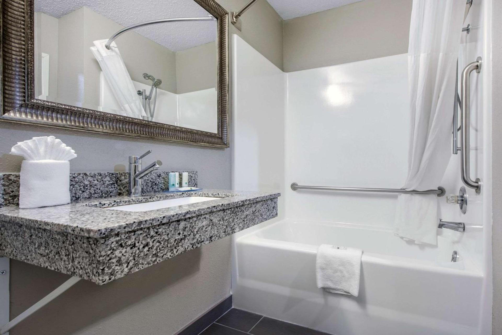 Quality Inn & Suites Brownsburg - Indianapolis West photo 19