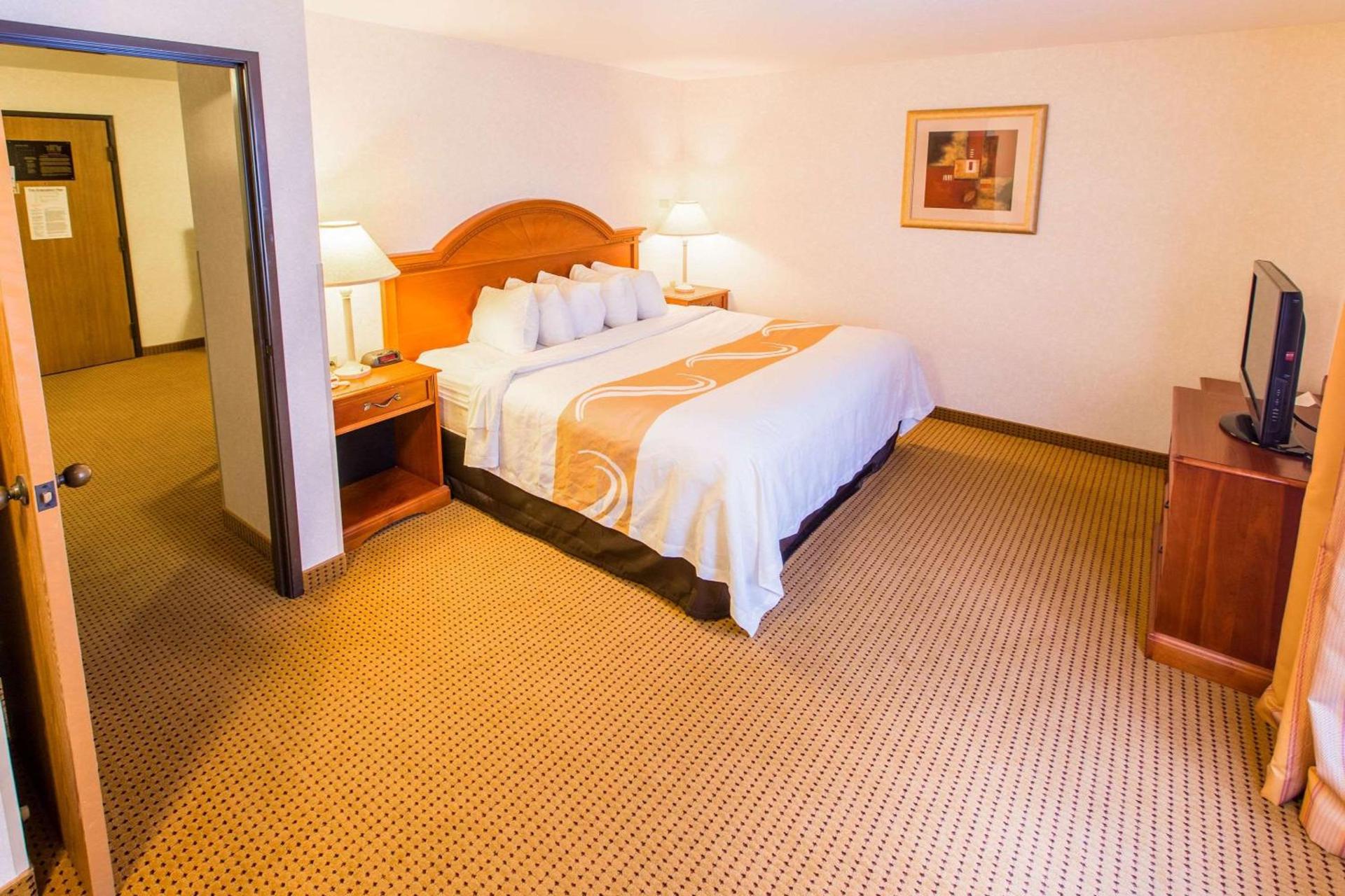 Quality Inn & Suites University photo 33