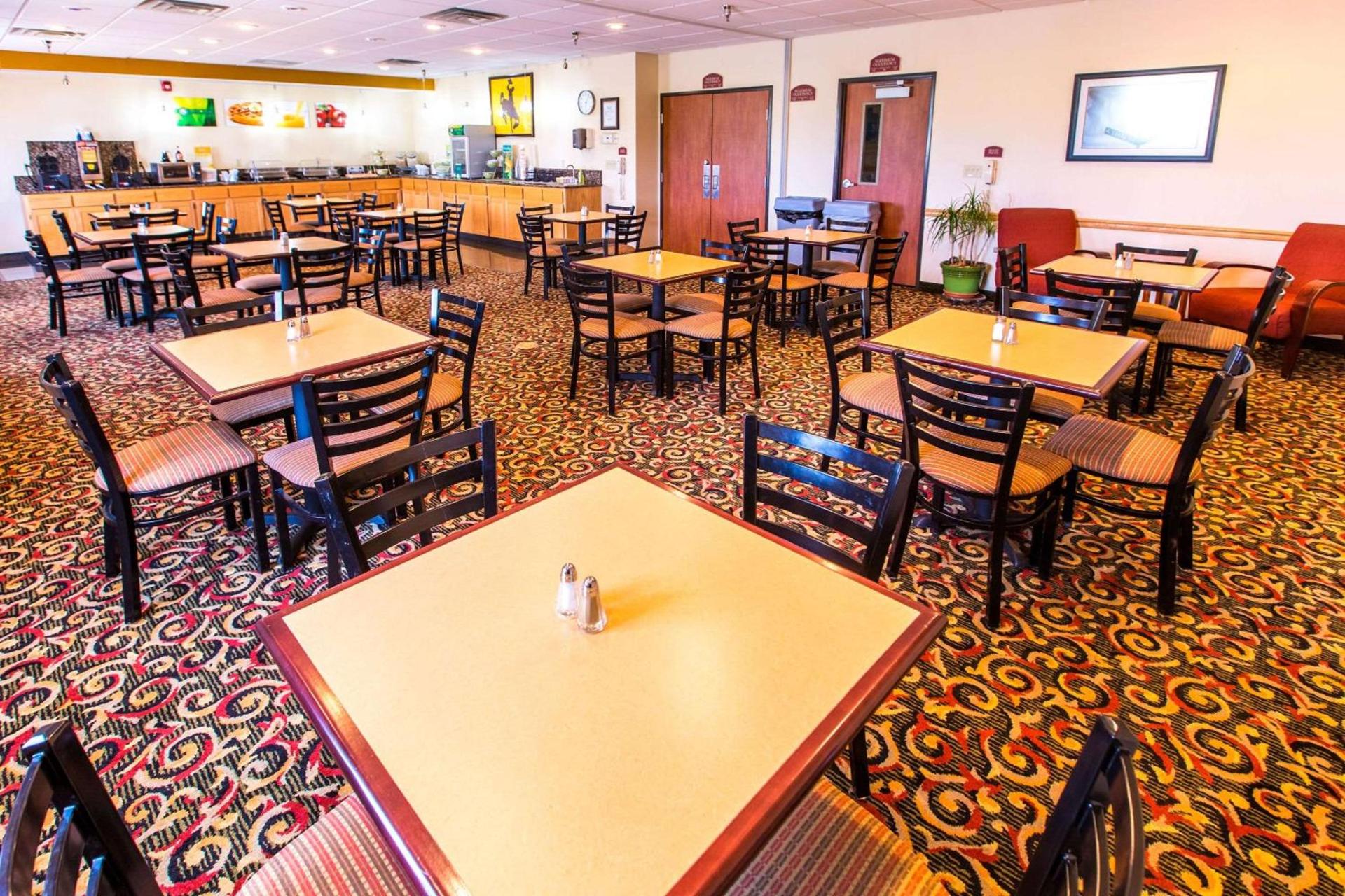 Quality Inn & Suites University photo 45