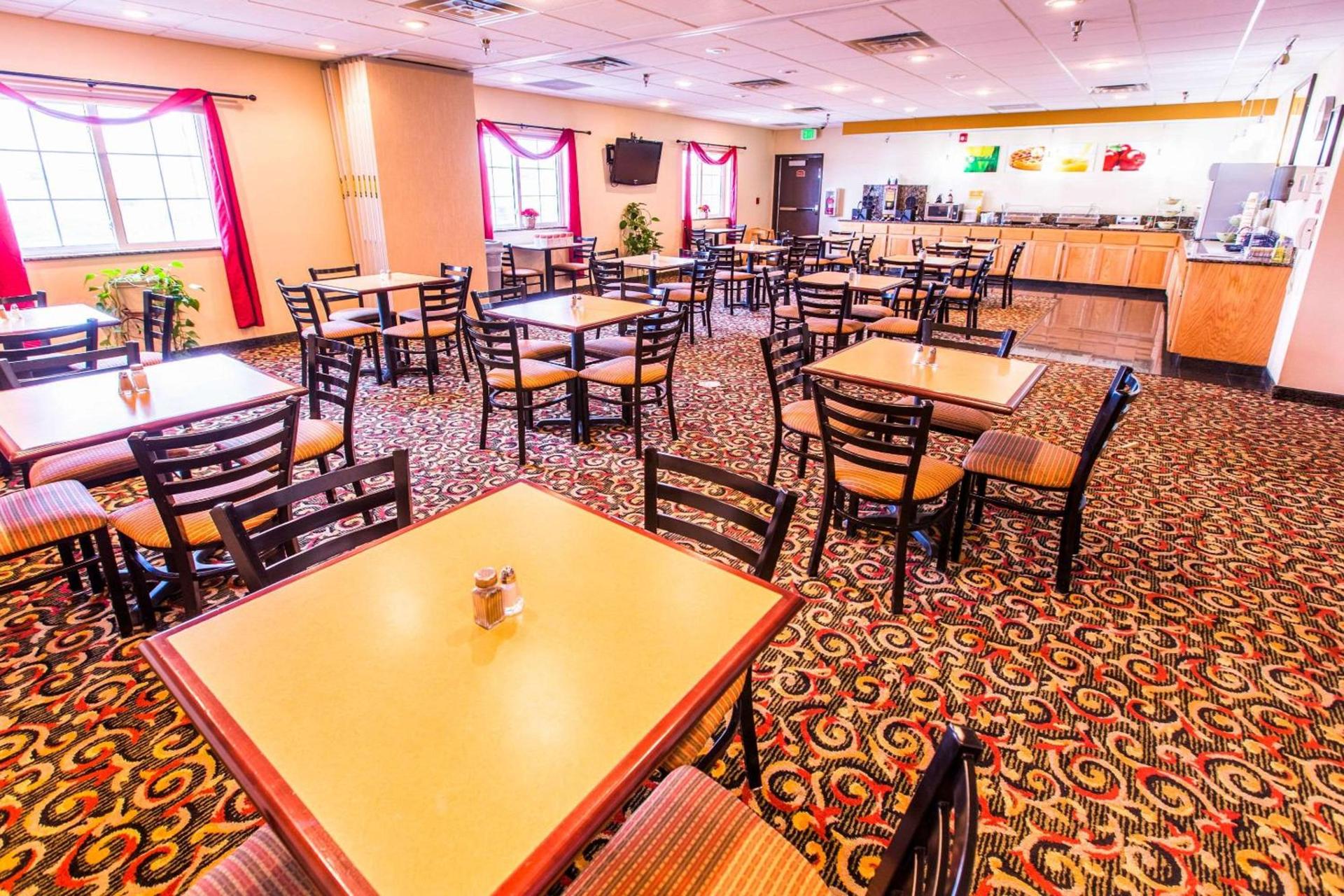 Quality Inn & Suites University photo 43