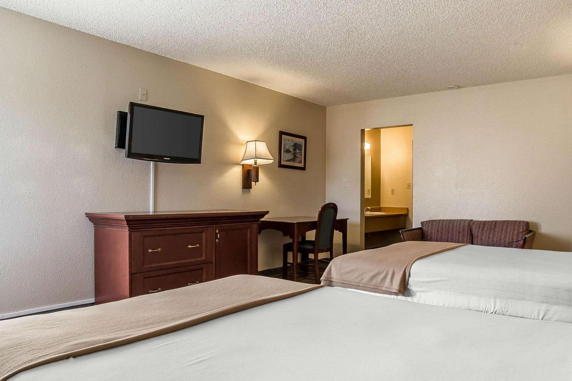 Rodeway Inn Cheyenne I-80 East photo 21