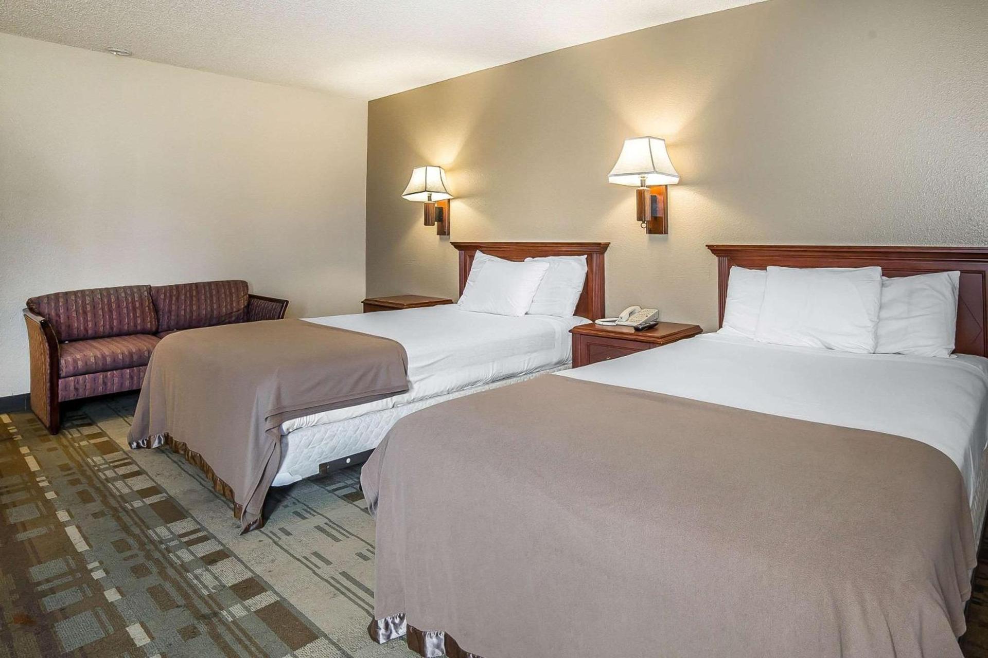 Rodeway Inn Cheyenne I-80 East photo 2