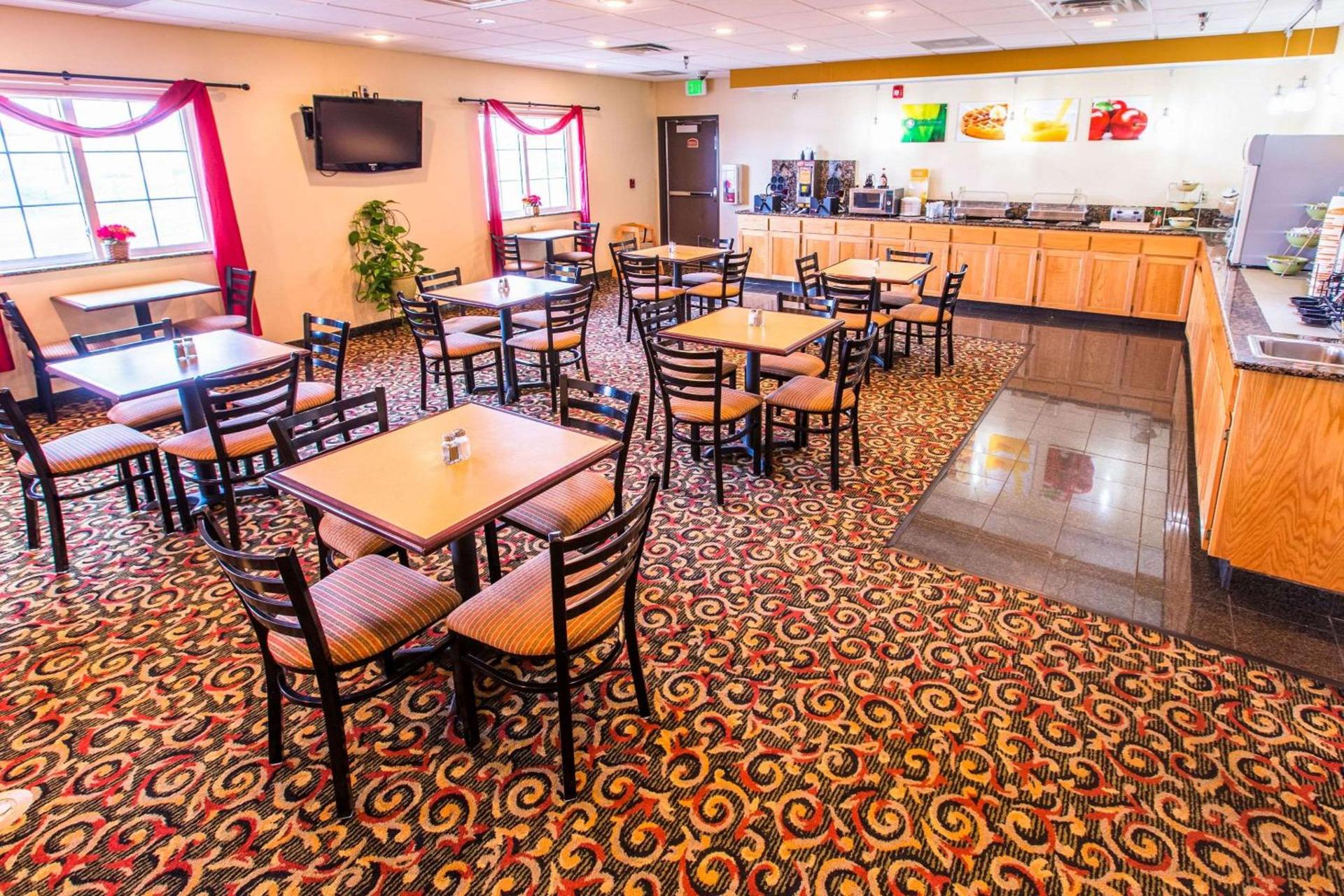 Quality Inn & Suites University photo 46