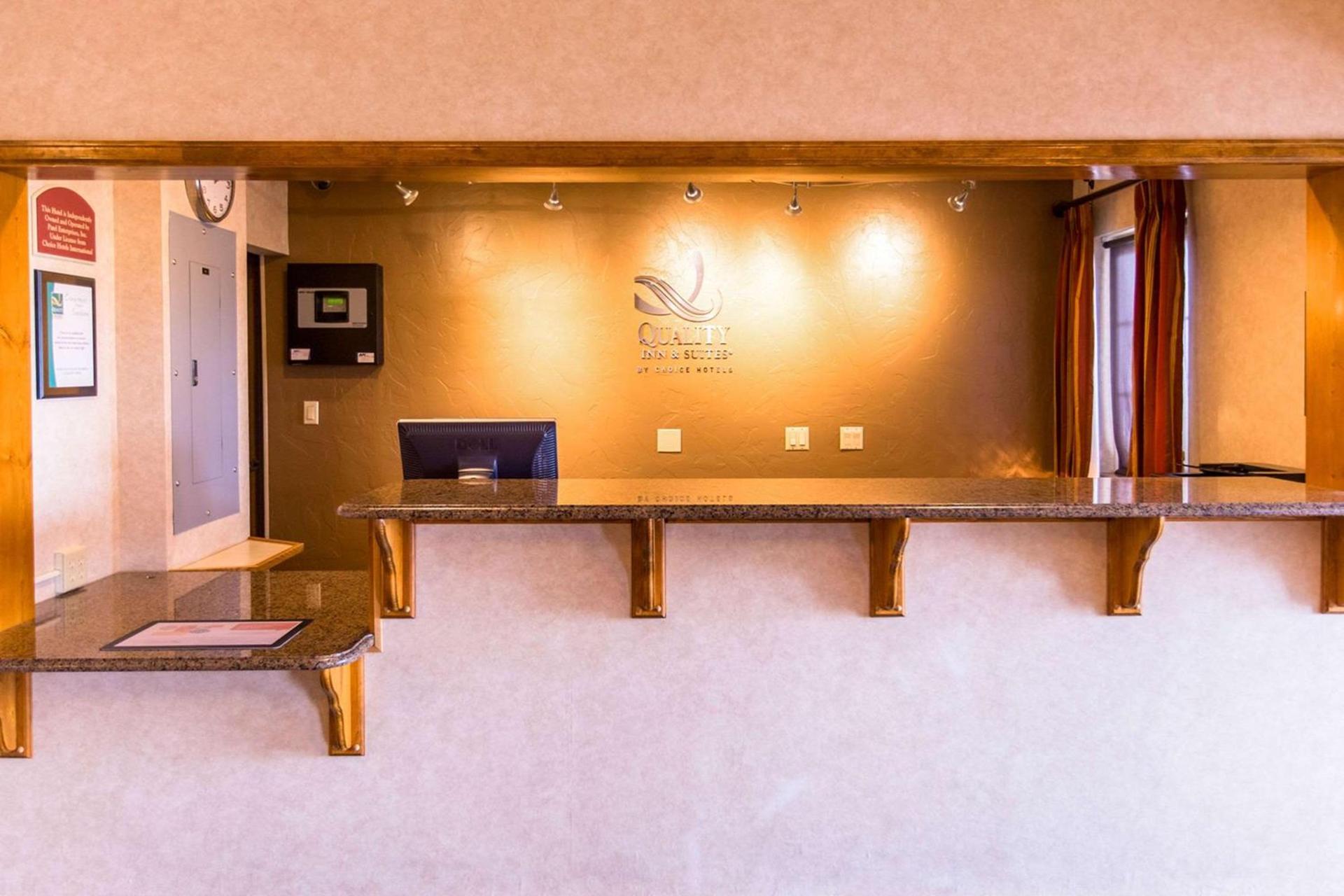 Quality Inn & Suites University photo 8