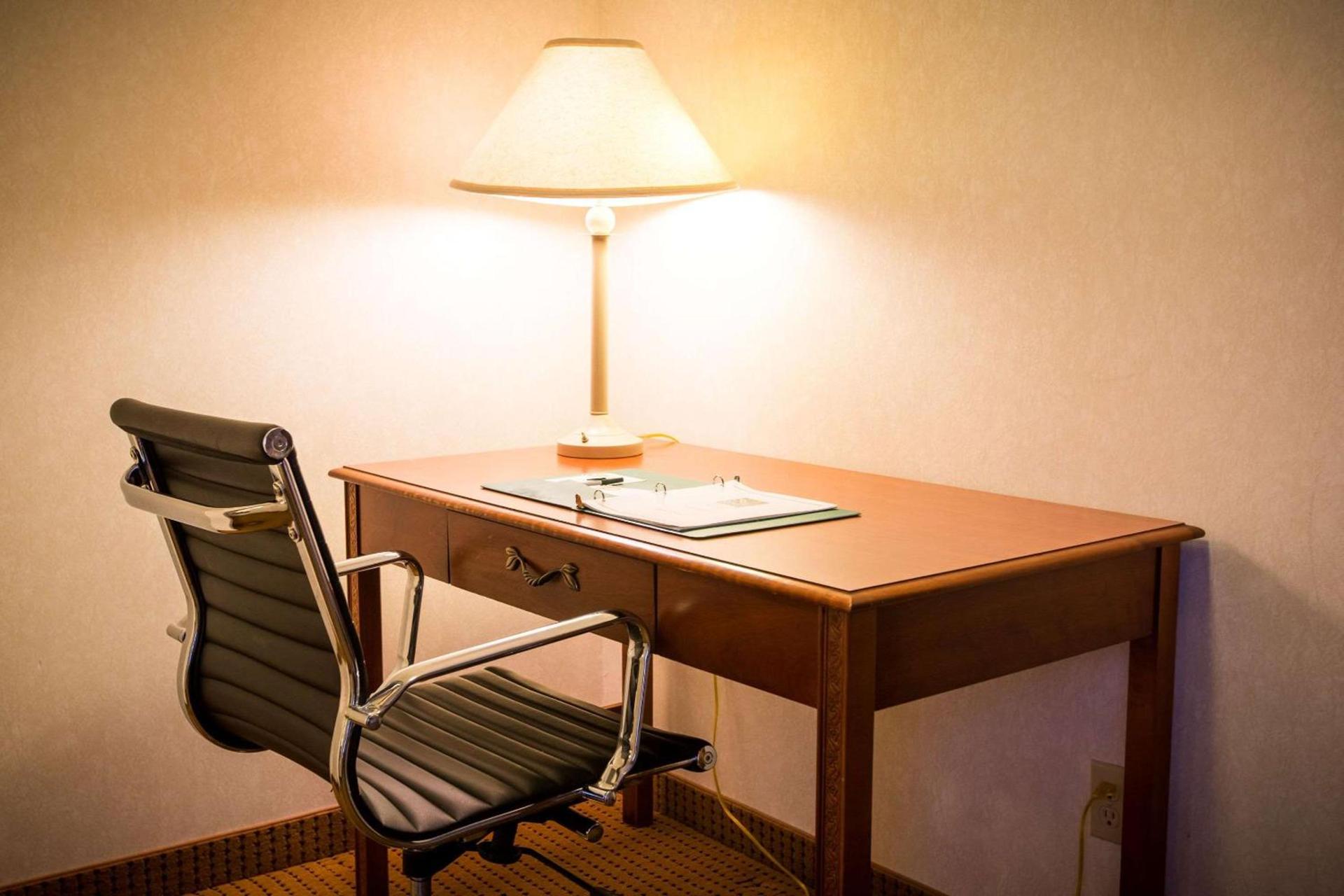 Quality Inn & Suites University photo 34