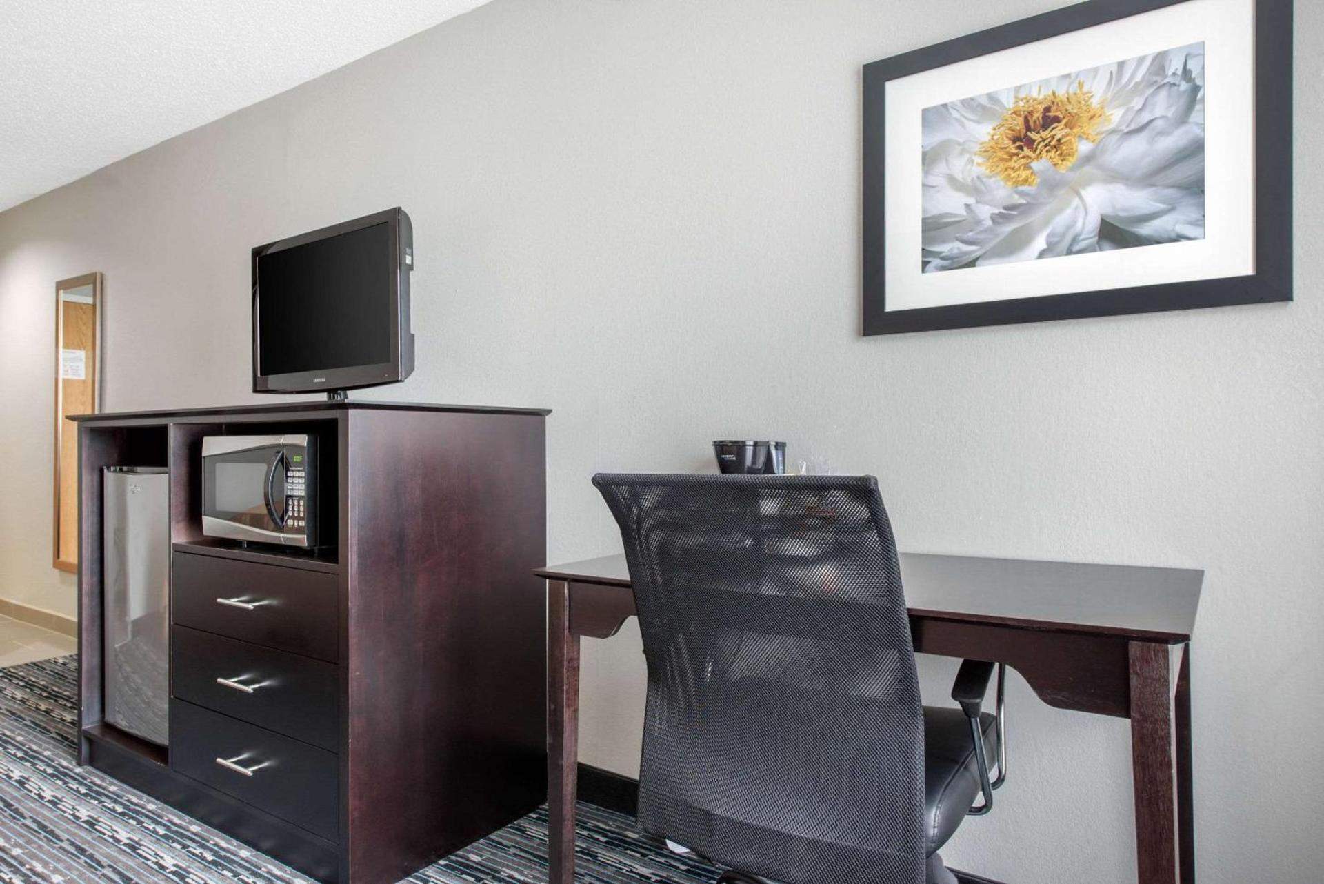 Quality Inn & Suites Brownsburg - Indianapolis West photo 9