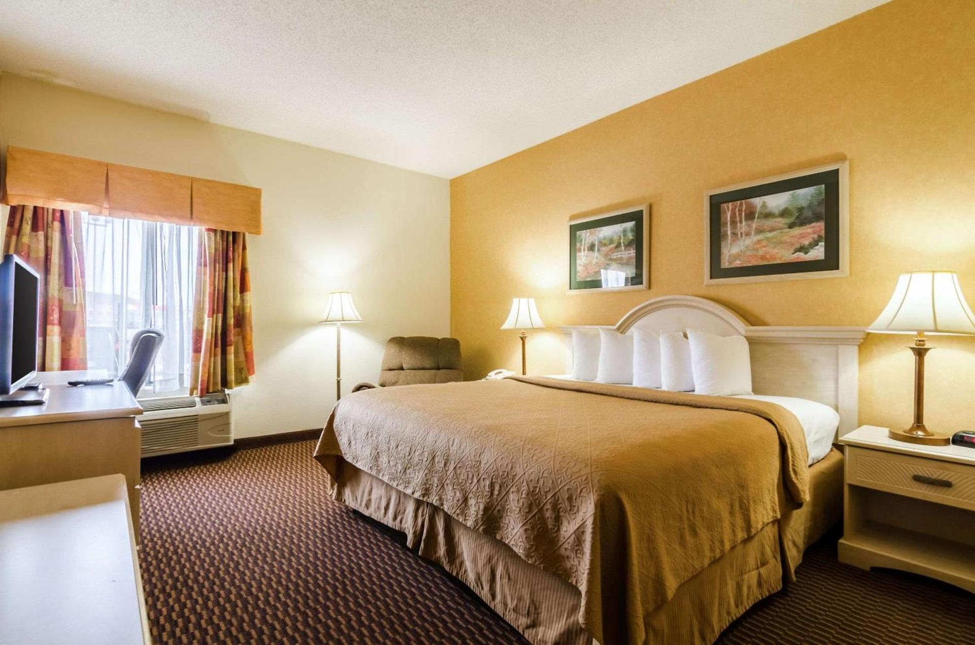 Quality Inn & Suites Manhattan photo 23
