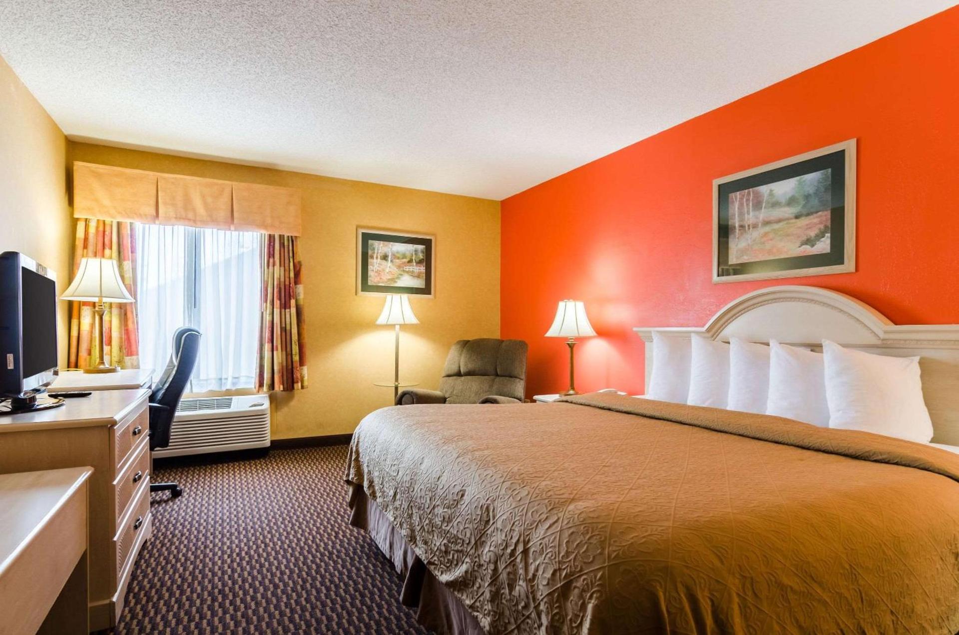 Quality Inn & Suites Manhattan photo 13