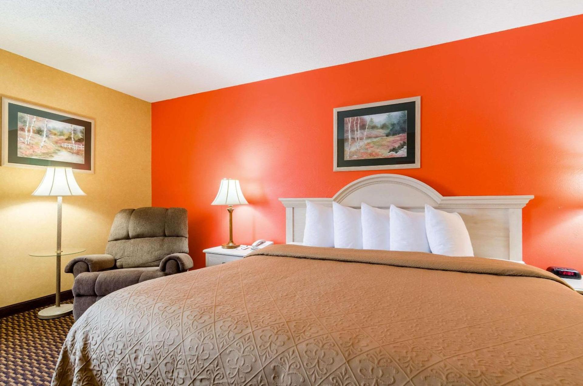 Quality Inn & Suites Manhattan photo 12