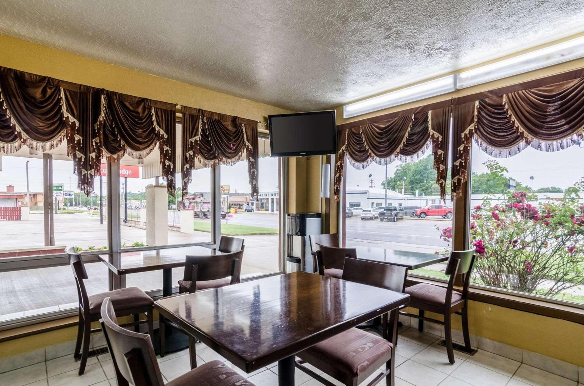 Econo Lodge Winfield photo 15