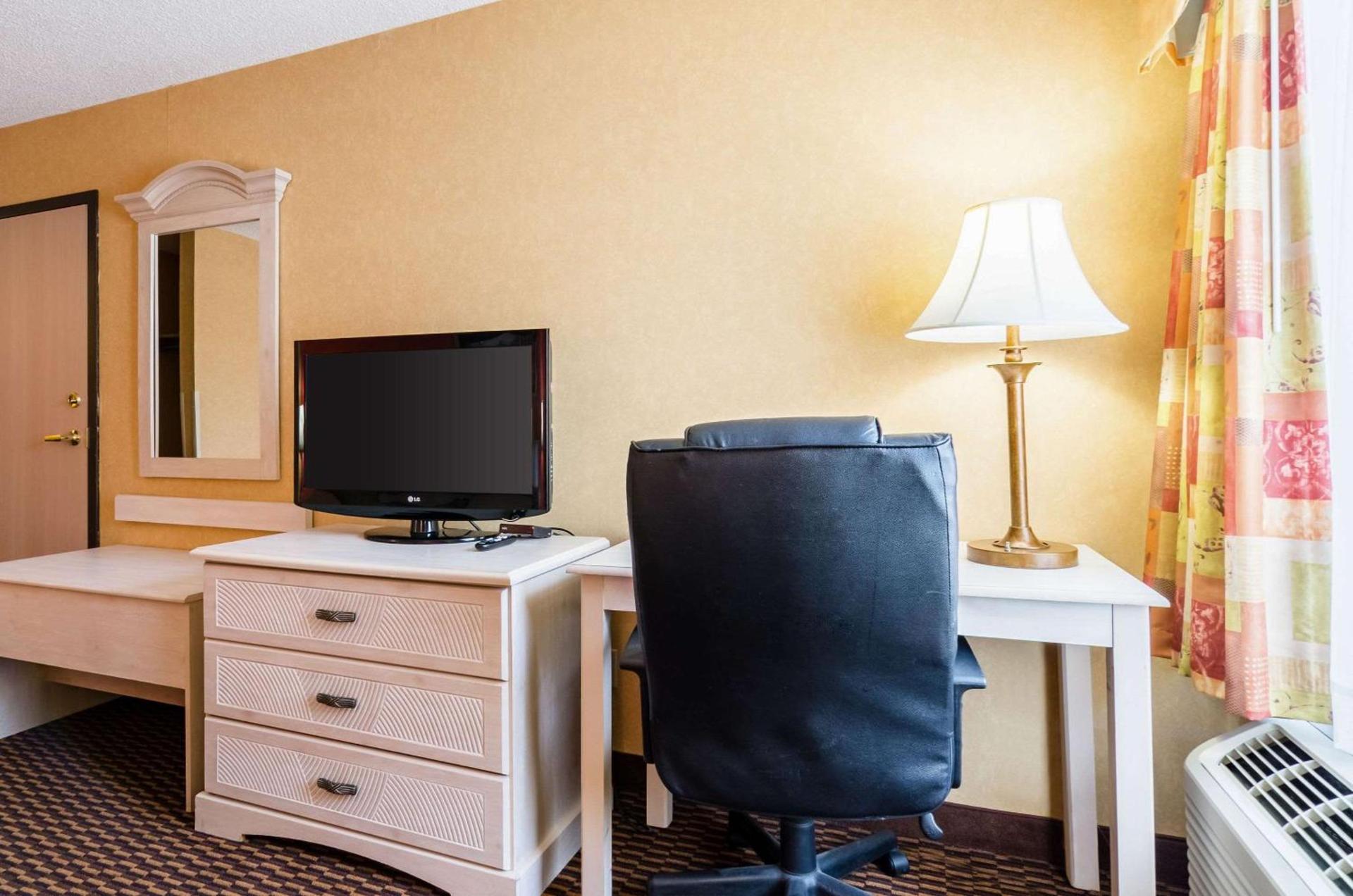 Quality Inn & Suites Manhattan photo 8