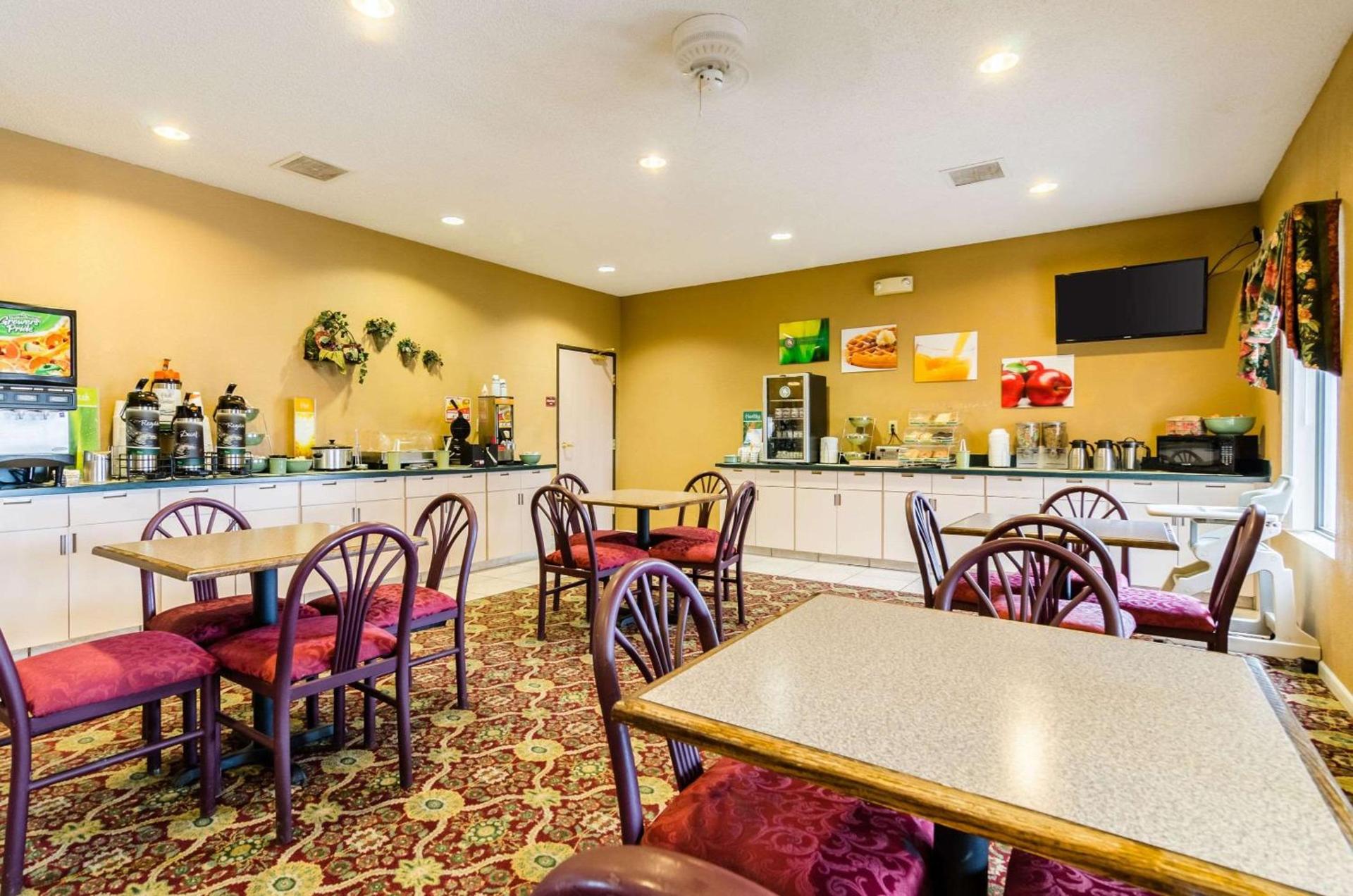 Quality Inn & Suites Manhattan photo 35