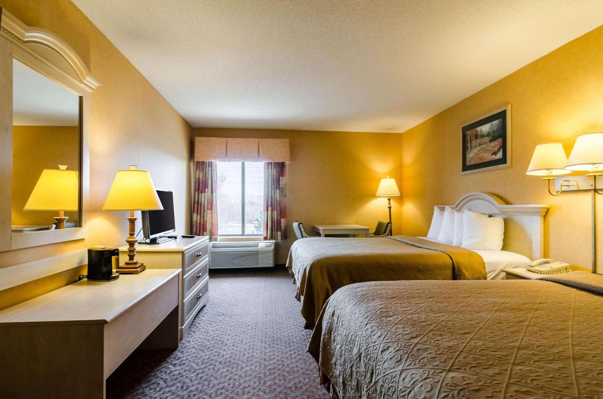Quality Inn & Suites Manhattan photo 11