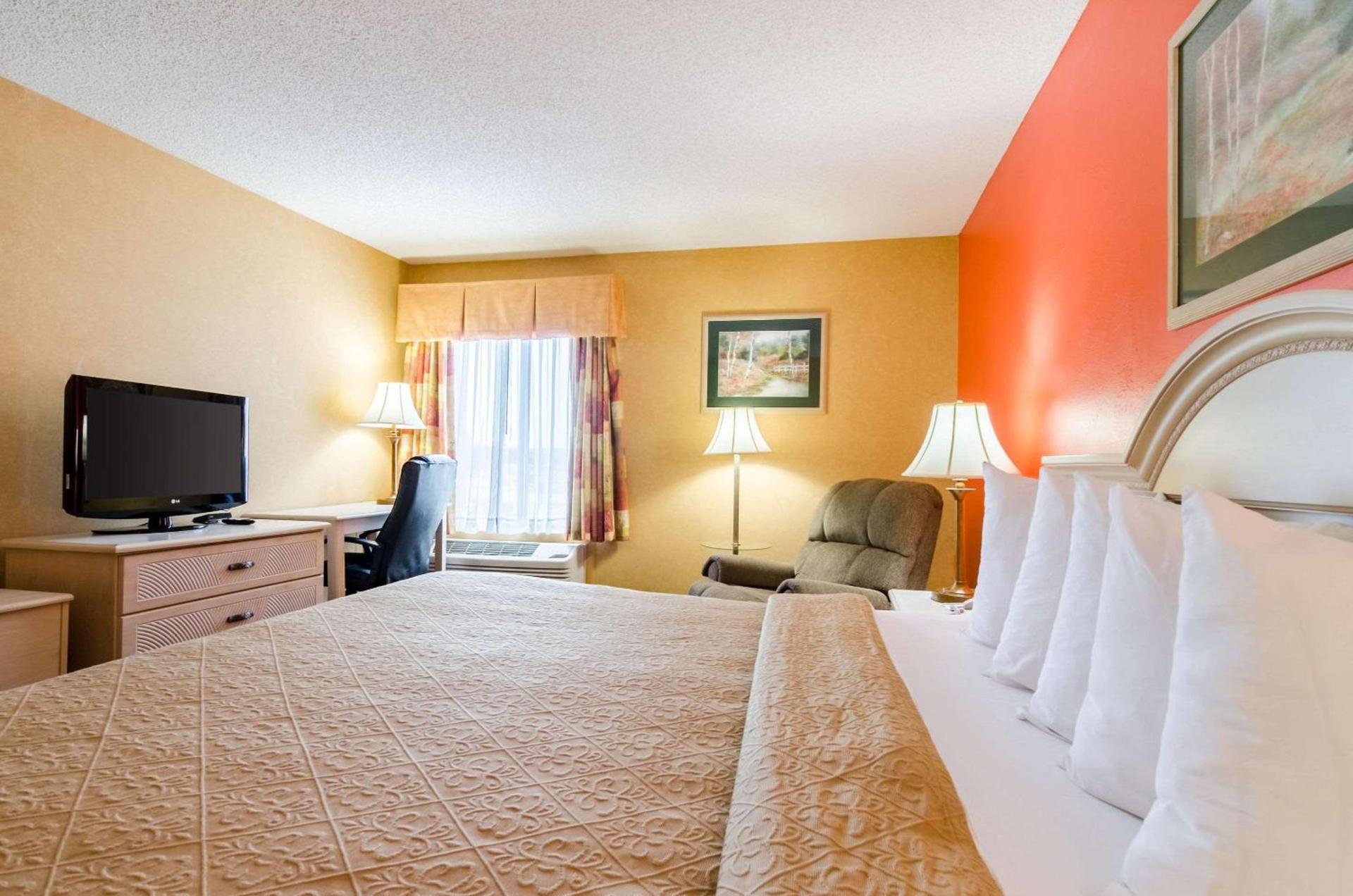 Quality Inn & Suites Manhattan photo 7