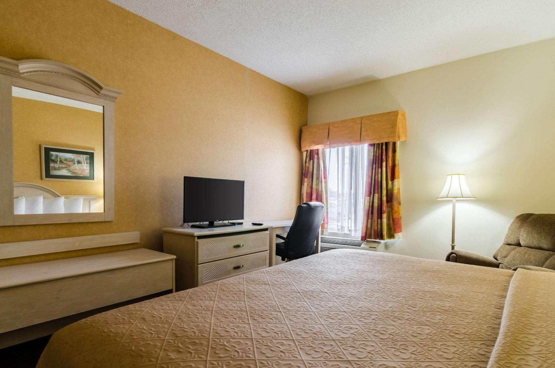 Quality Inn & Suites Manhattan photo 25