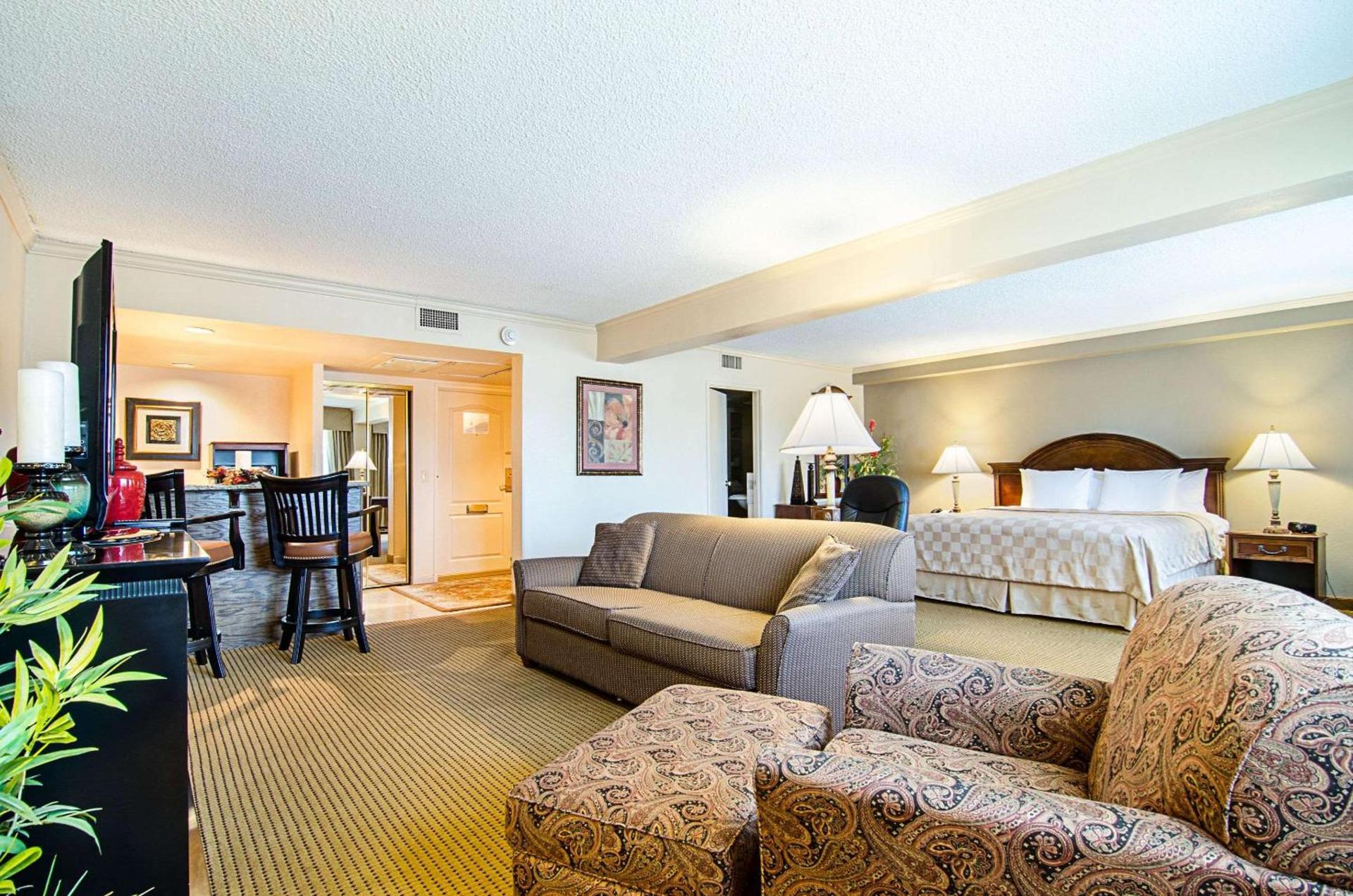 Clarion Inn Garden City photo 26