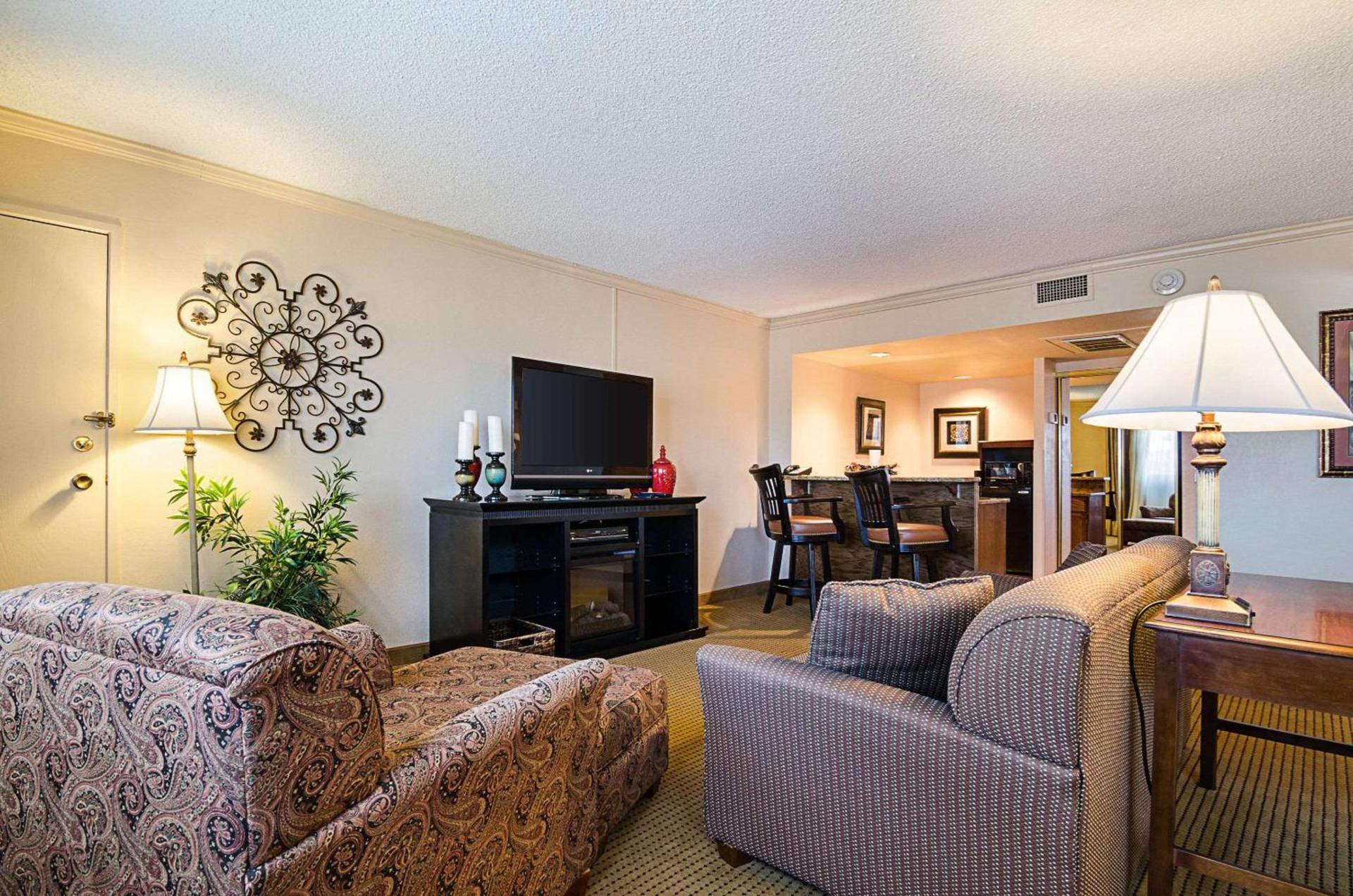 Clarion Inn Garden City photo 25