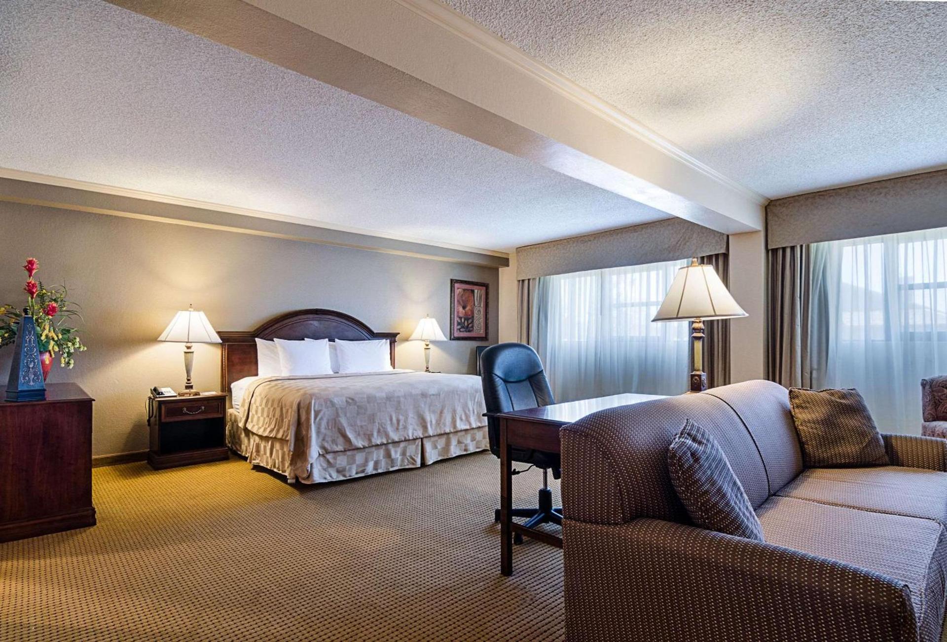 Clarion Inn Garden City photo 24