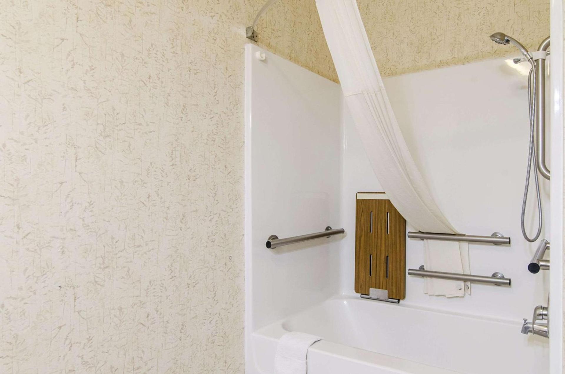 Quality Inn Junction City near Fort Riley photo 24