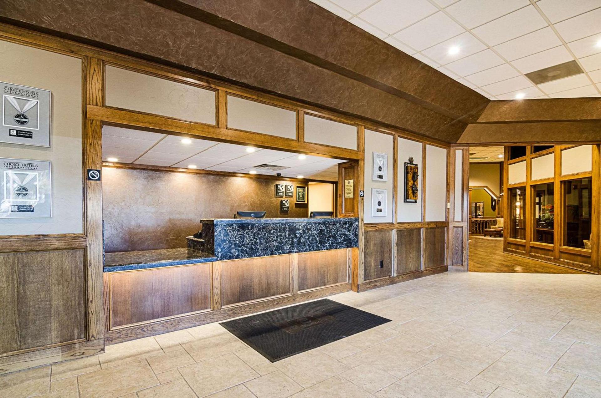Clarion Inn Garden City photo 3