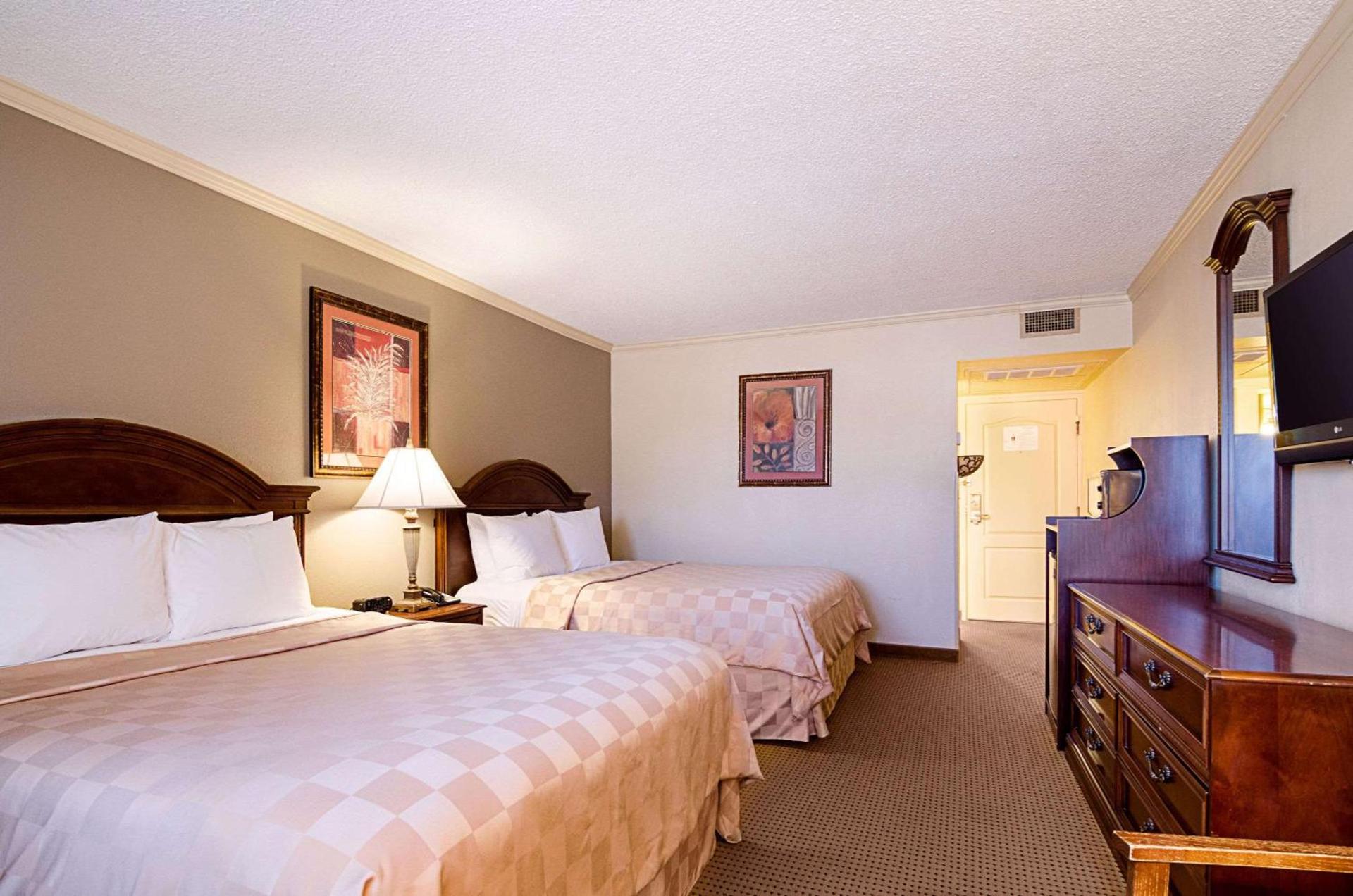 Clarion Inn Garden City photo 13