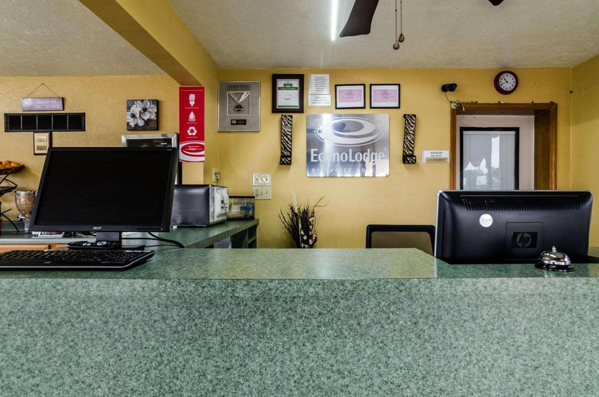 Econo Lodge Winfield photo 2