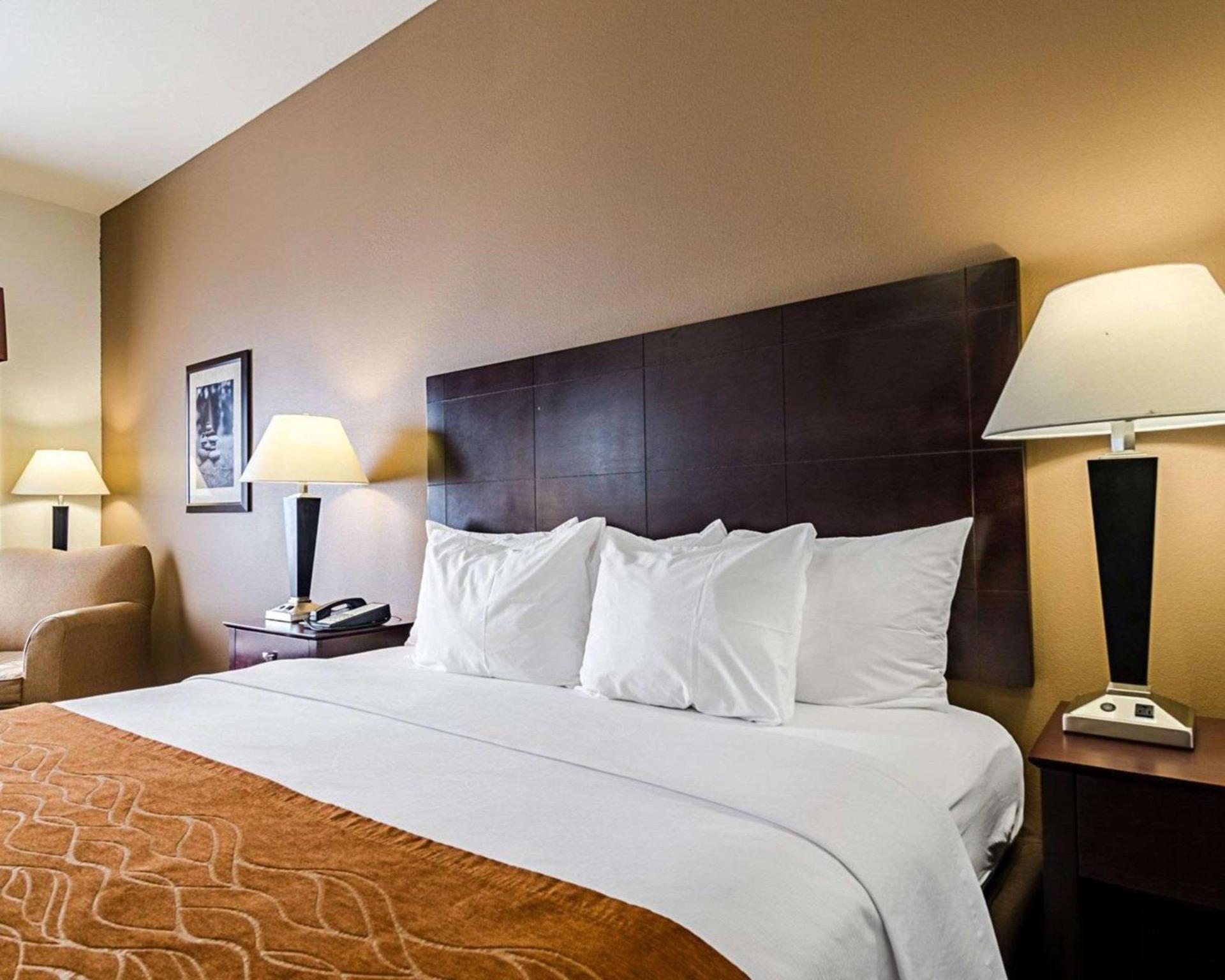 Comfort Inn & Suites Lawrence - University Area photo 11