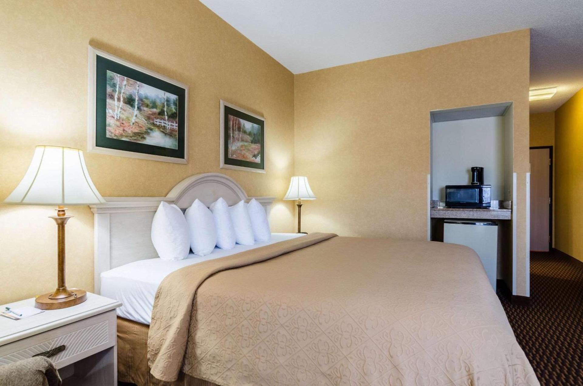 Quality Inn & Suites Manhattan photo 18