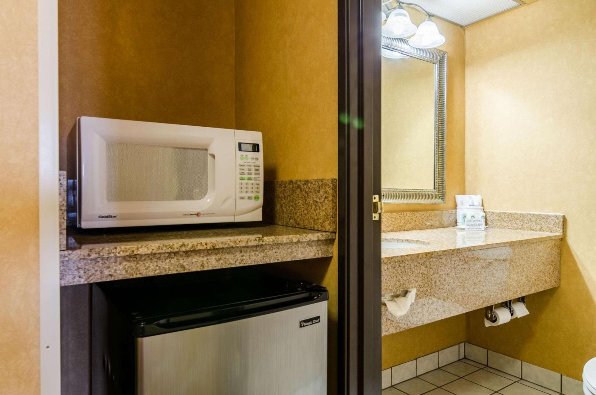 Quality Inn & Suites Manhattan photo 22