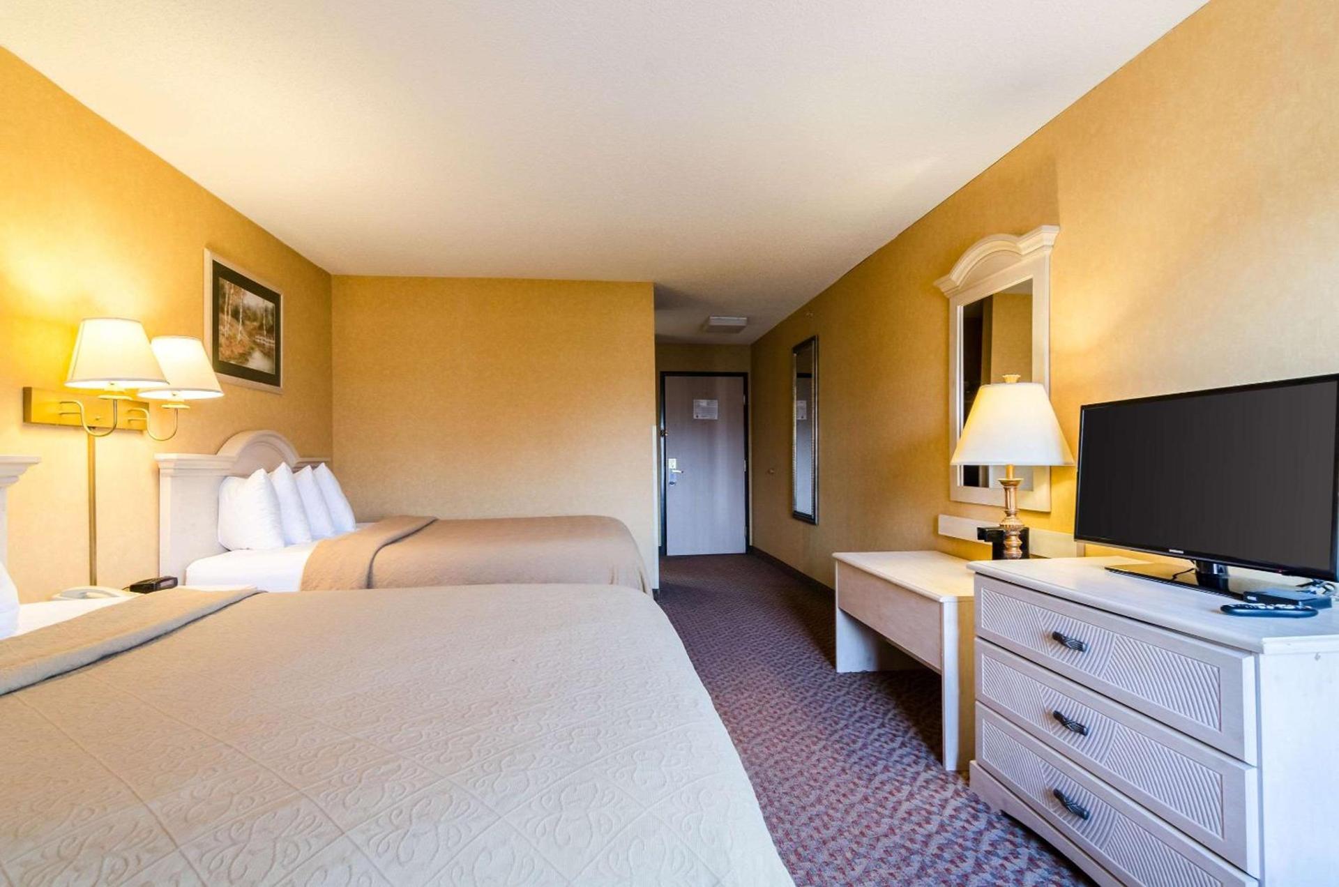 Quality Inn & Suites Manhattan photo 15