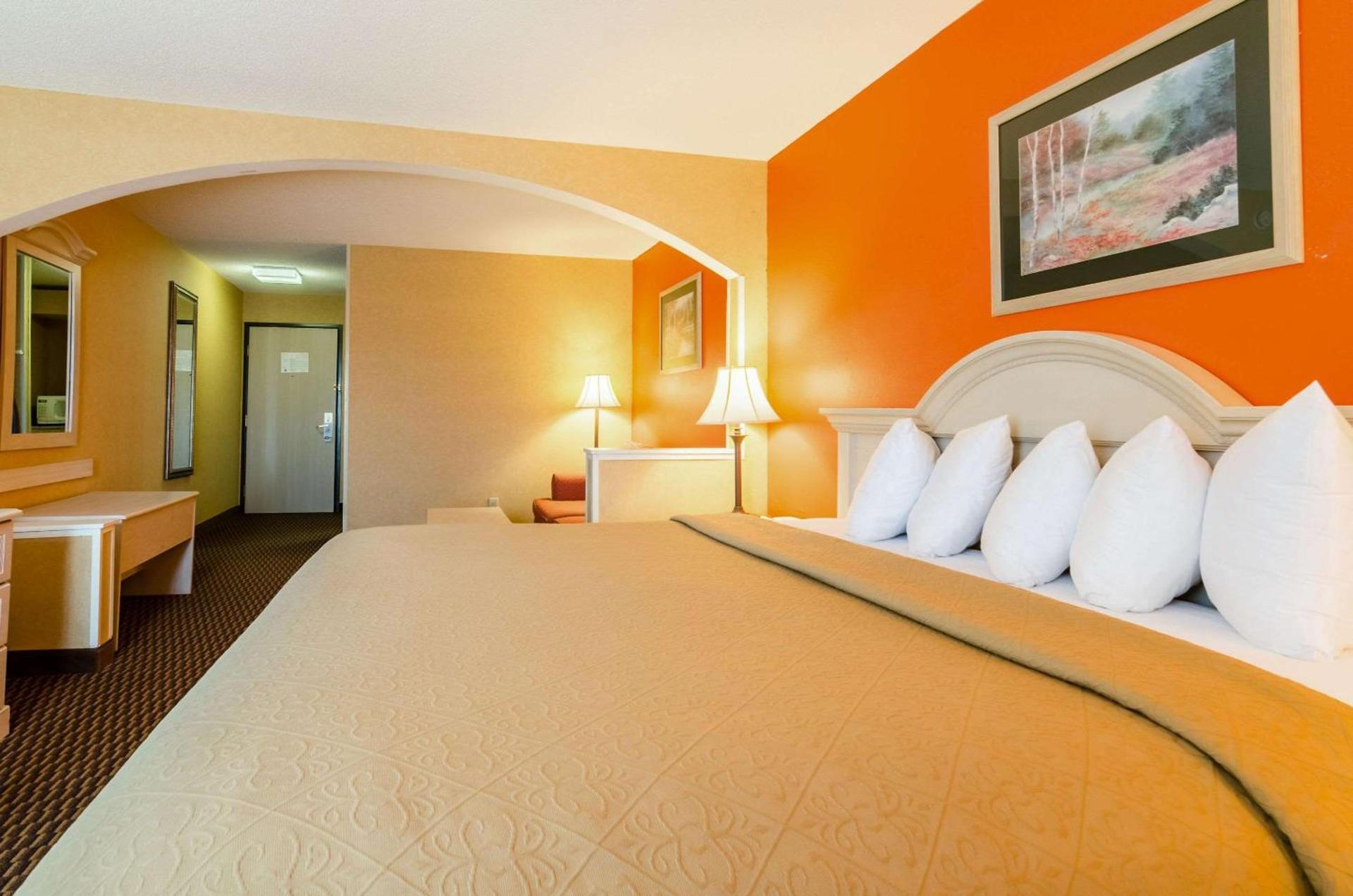 Quality Inn & Suites Manhattan photo 20