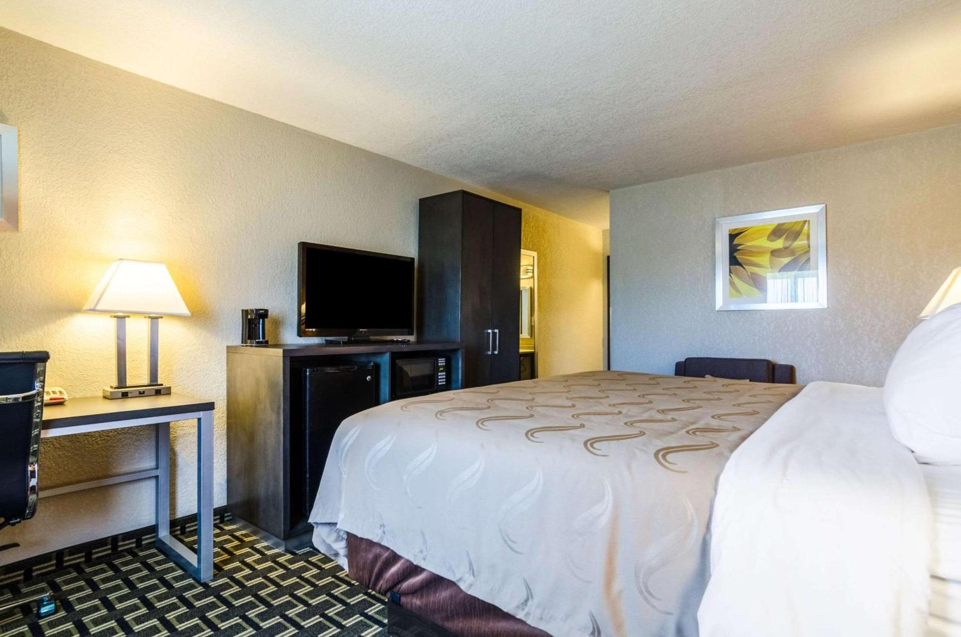 Quality Inn Great Bend photo 13