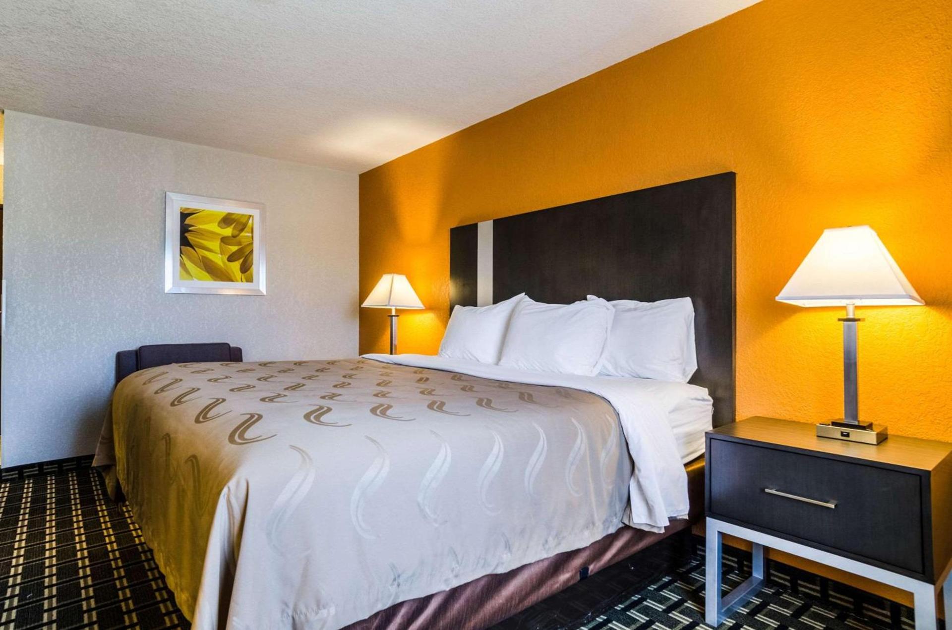 Quality Inn Great Bend photo 10