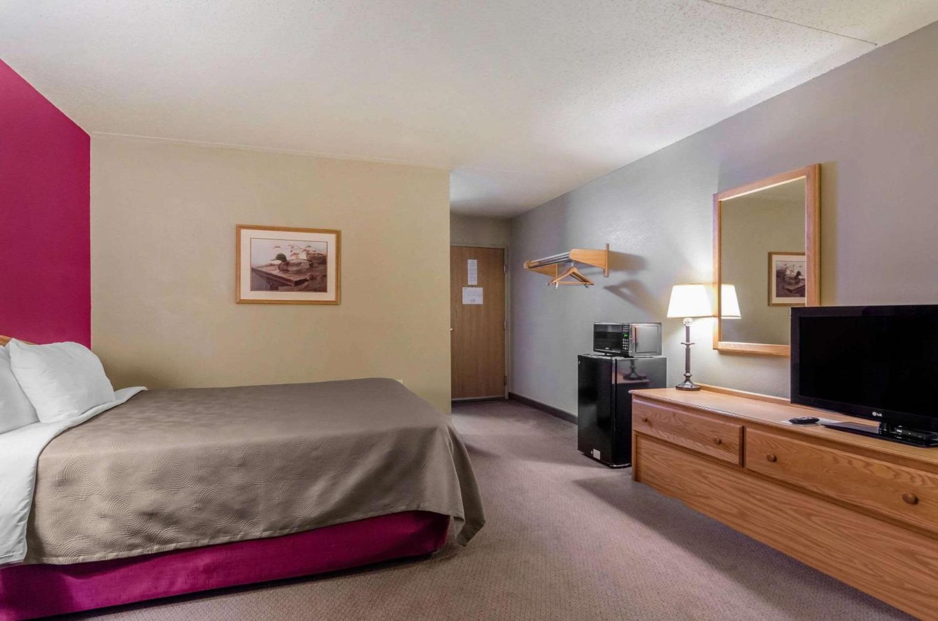 Rodeway Inn Hesston photo 12