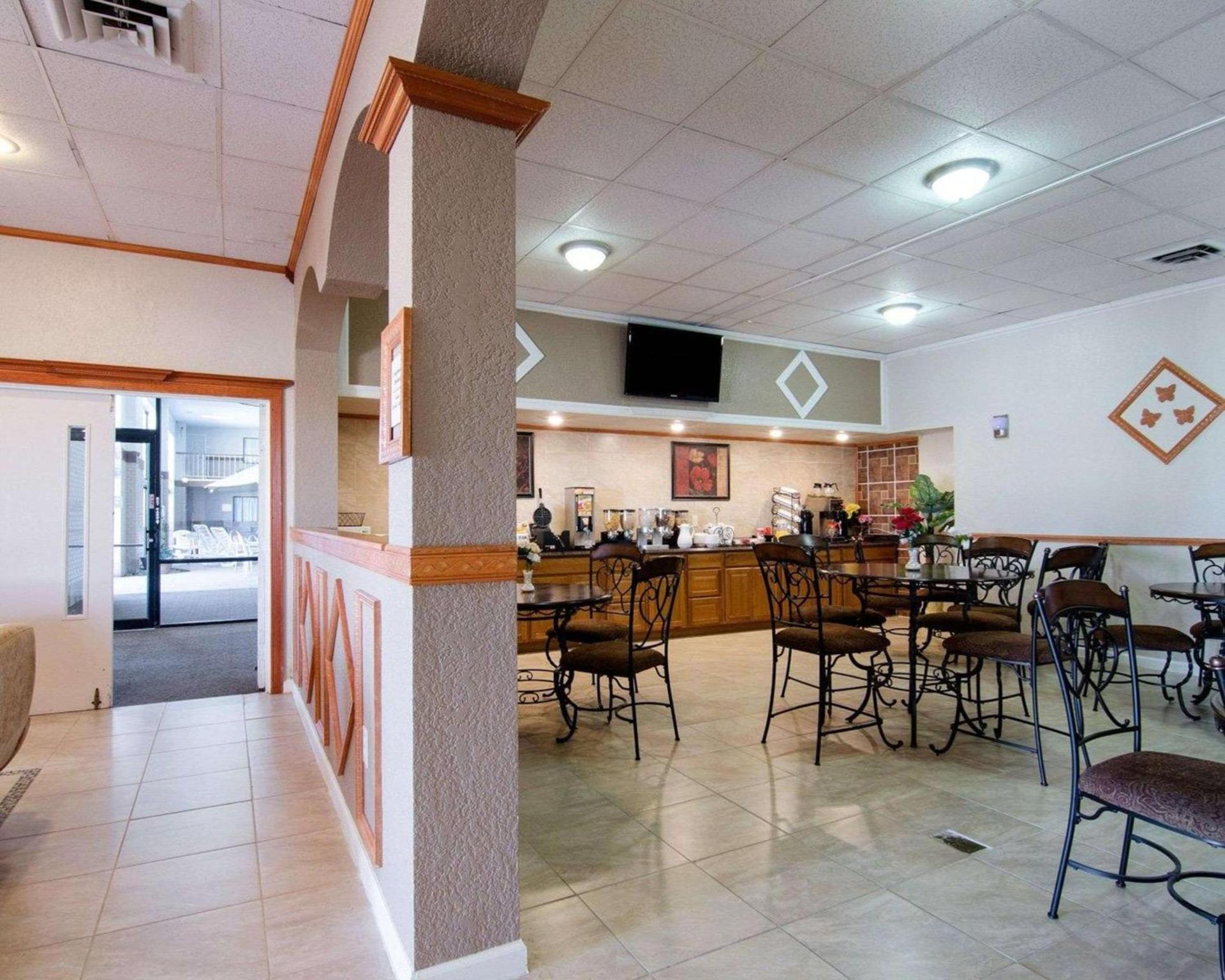 Knights Inn & Suites Emporia photo 38