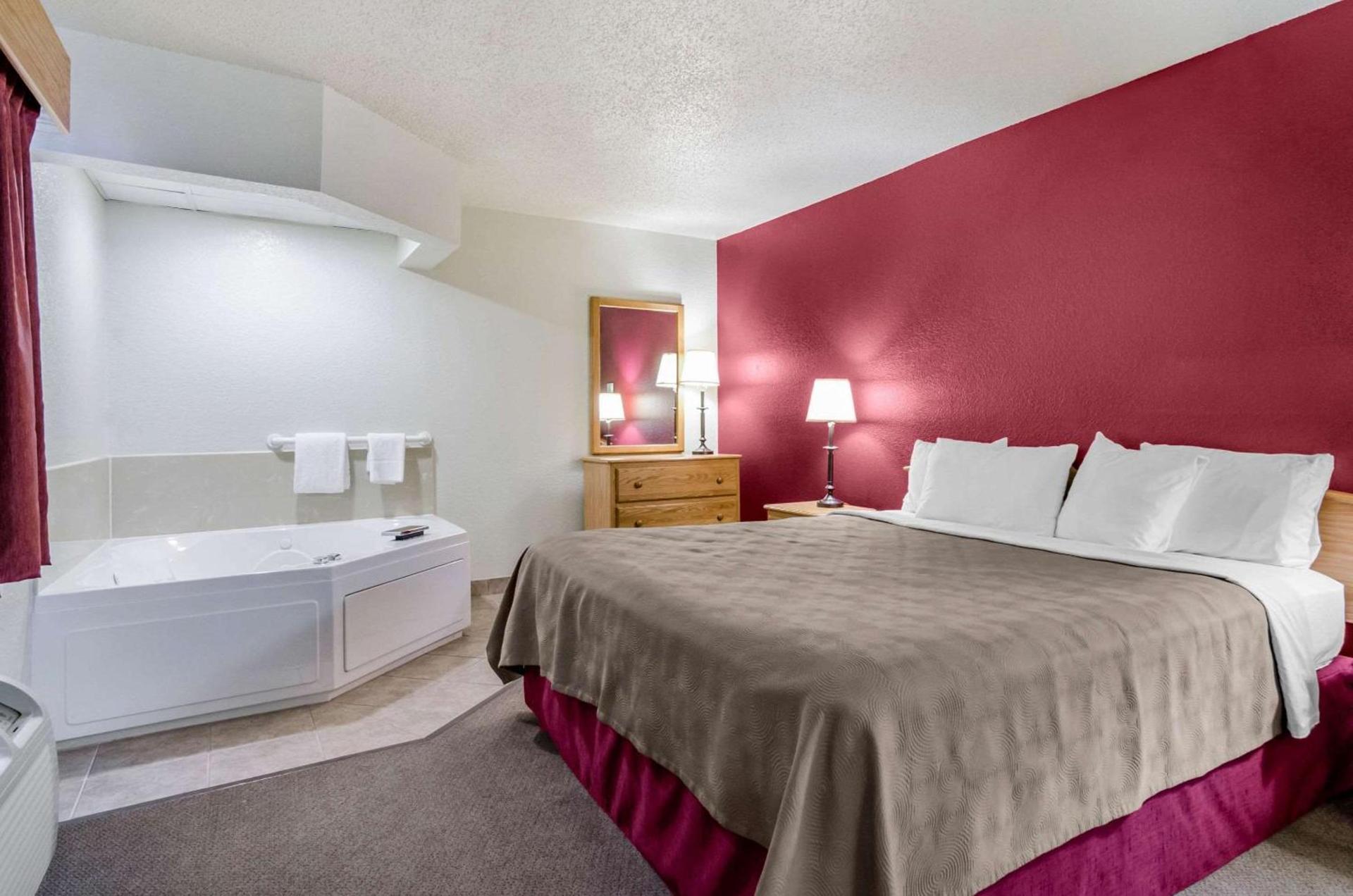 Rodeway Inn Hesston photo 20