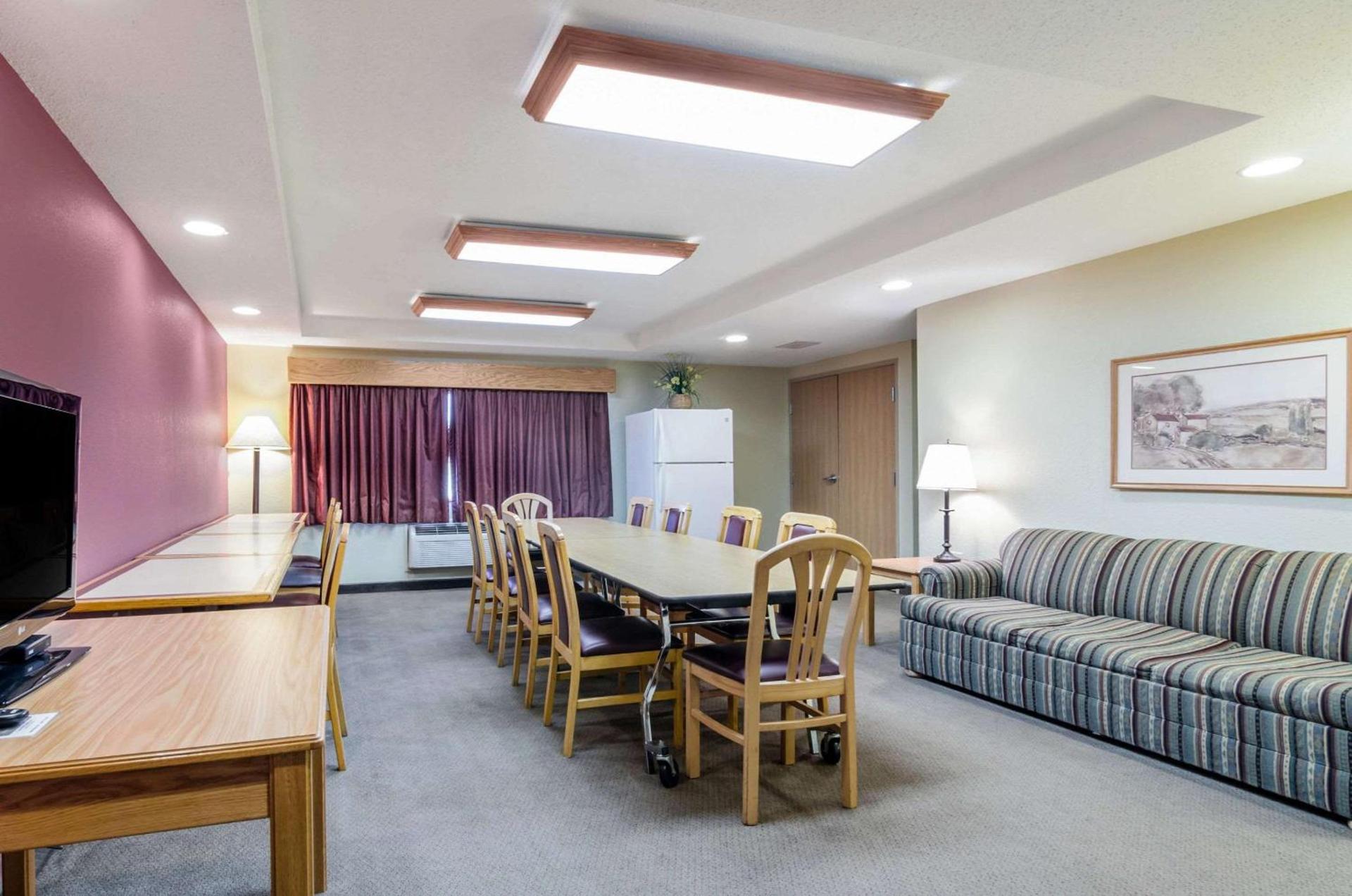 Rodeway Inn Hesston photo 33