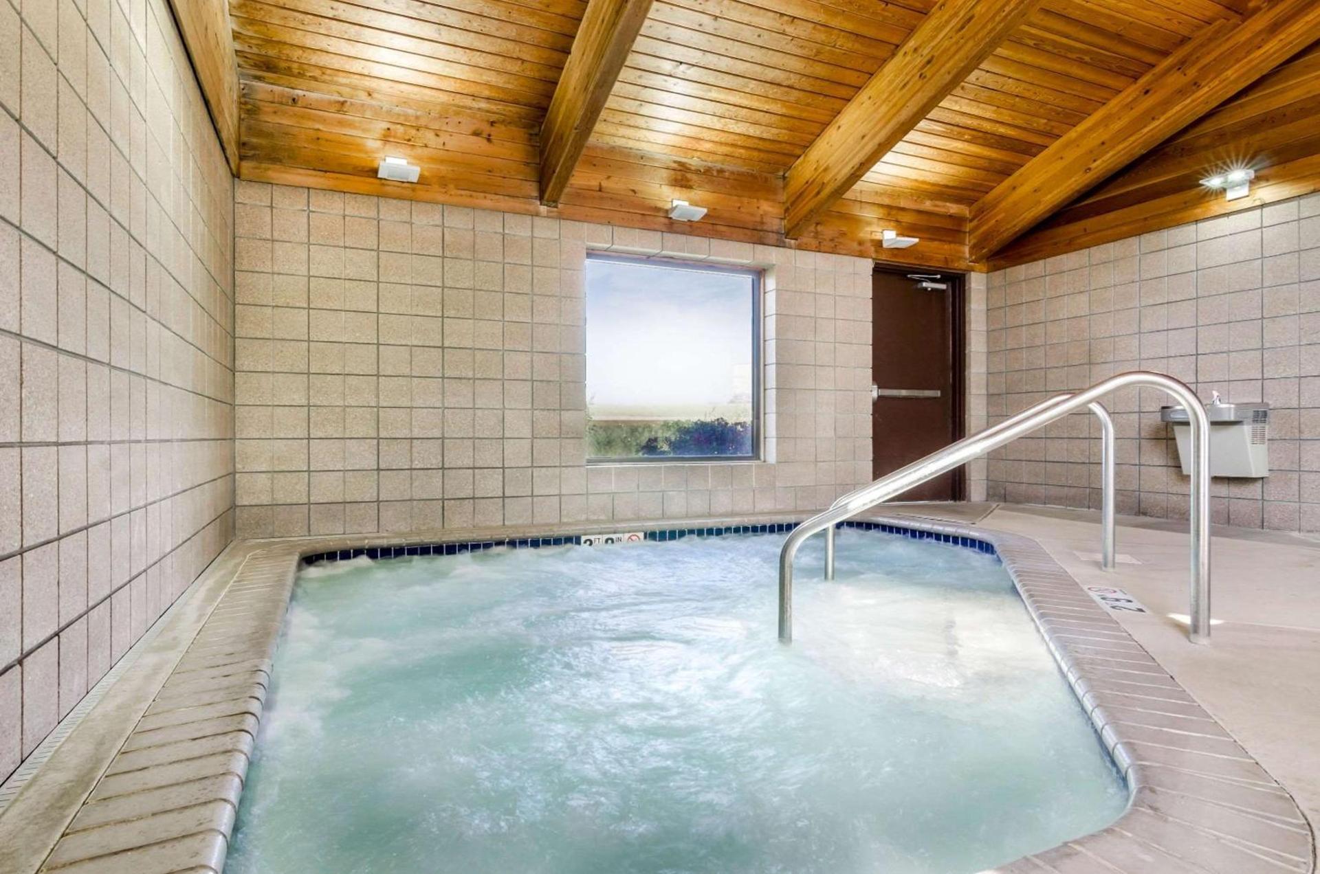 Rodeway Inn Hesston photo 31