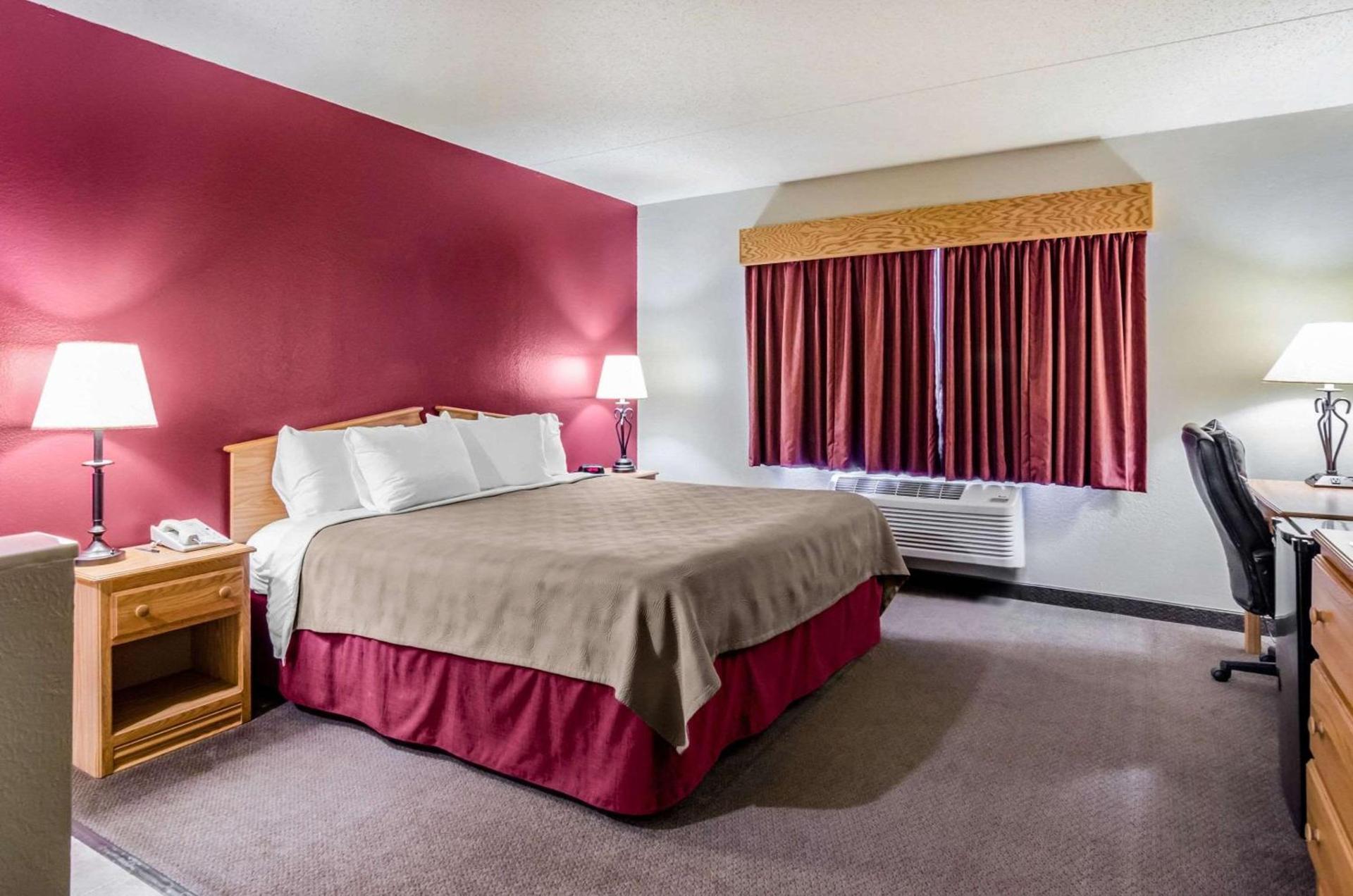 Rodeway Inn Hesston photo 23