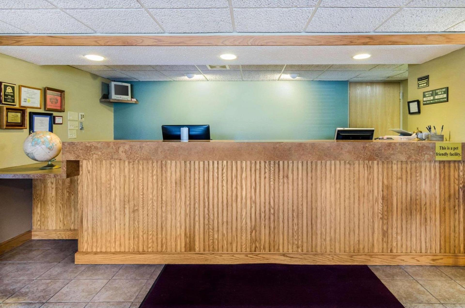 Rodeway Inn Hesston photo 4