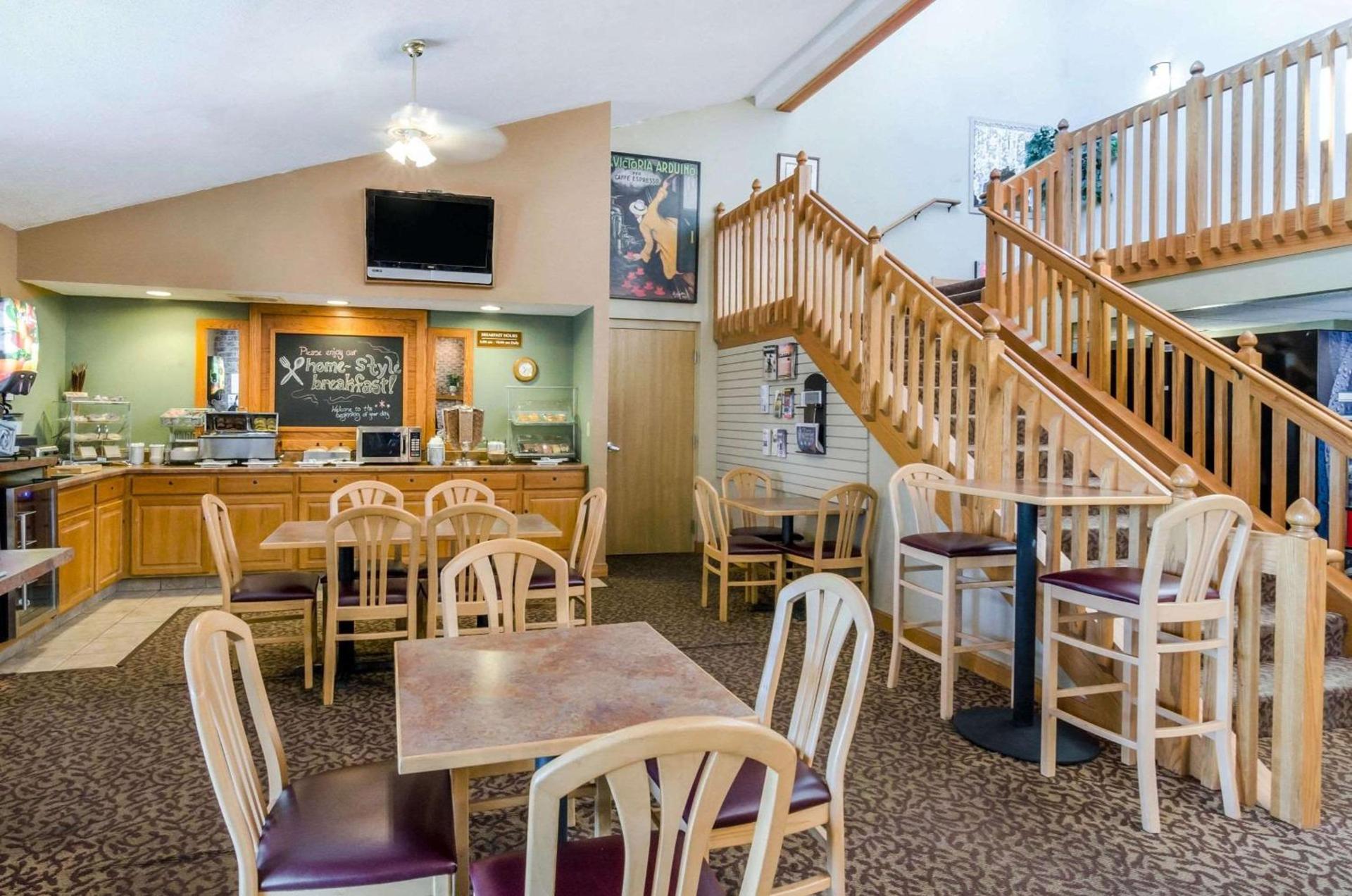 Rodeway Inn Hesston photo 37